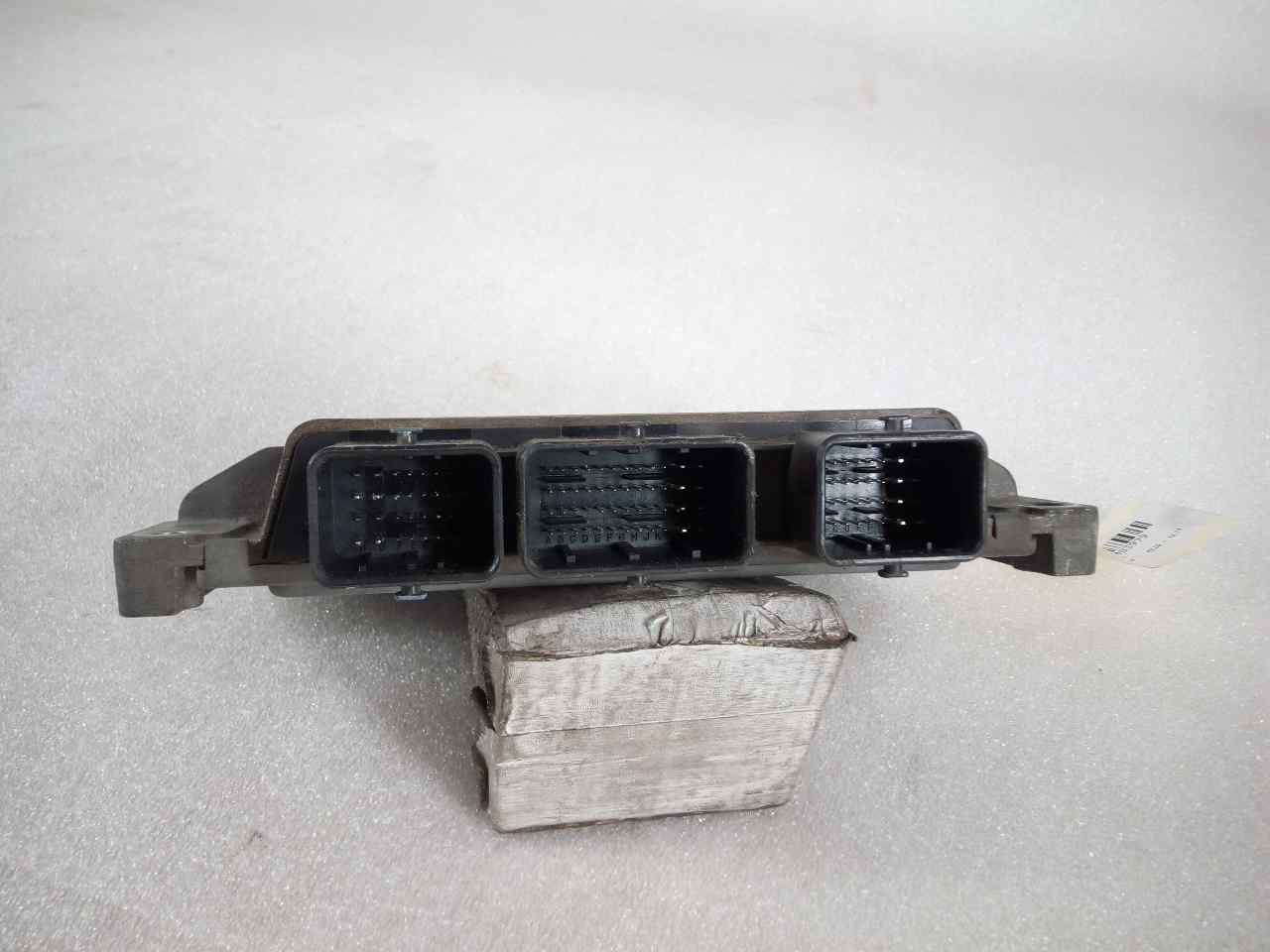 DACIA Sandero 1 generation (2008-2012) Unitate de control motor 8200672654 23800327