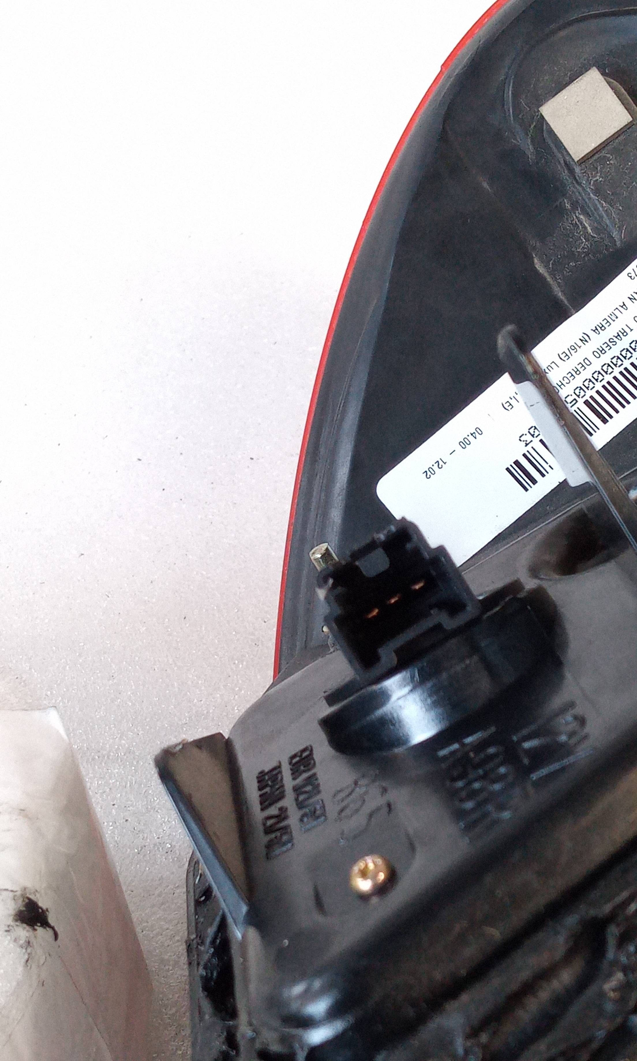 Piloto trasero derecho QC15 9673 de Nissan Almera (n16/e) 2002-2004 - pieza usada