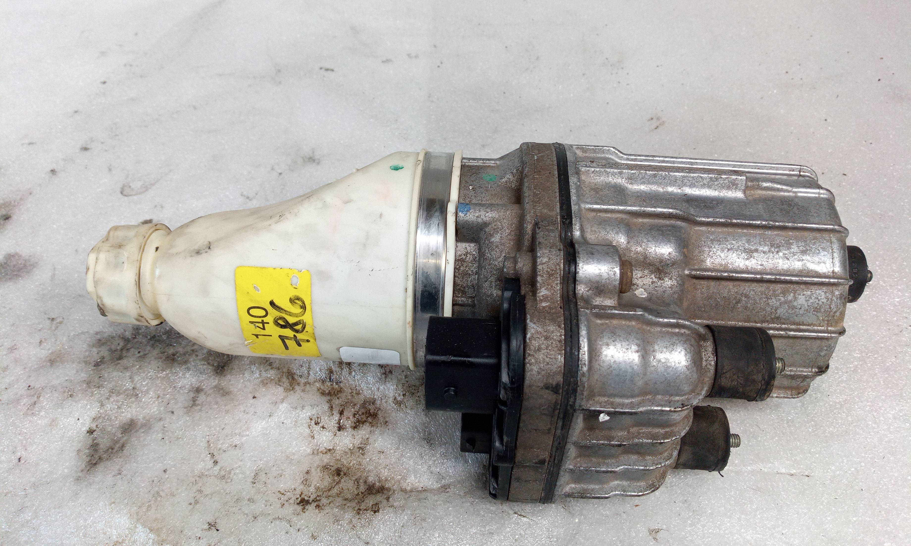 Bomba de servodirección 13188613 de Opel Corsa c 2003-2005 - pieza usada