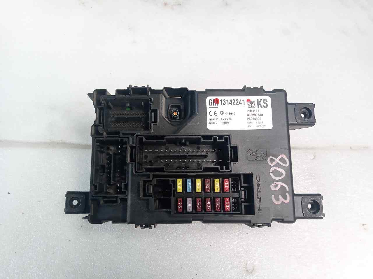 Caja de relés / fusibles 13142241 de Ford Mondeo iii sedán (b4y) 2000-2007 - pieza usada