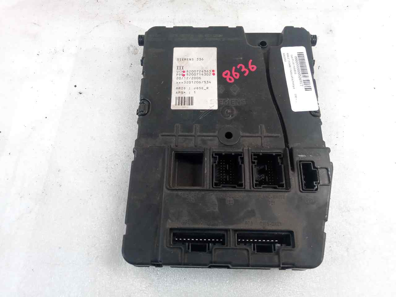Caja de relés / fusibles F9Q B8 8200724363 de Renault Megane ii station wagon (km0/1_) 2003-0