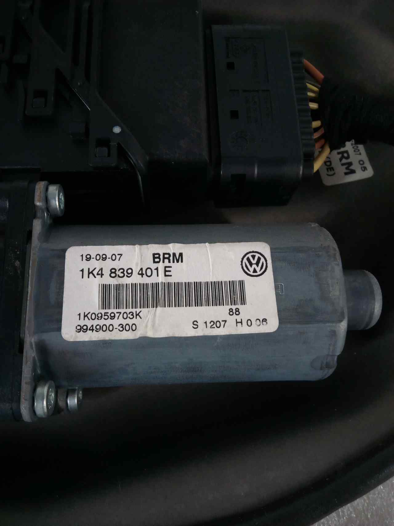 VOLKSWAGEN Golf 5 generation (2003-2009) Aizmugurējo kreiso durvju logu pacēlājs 1K4839401E 20068327