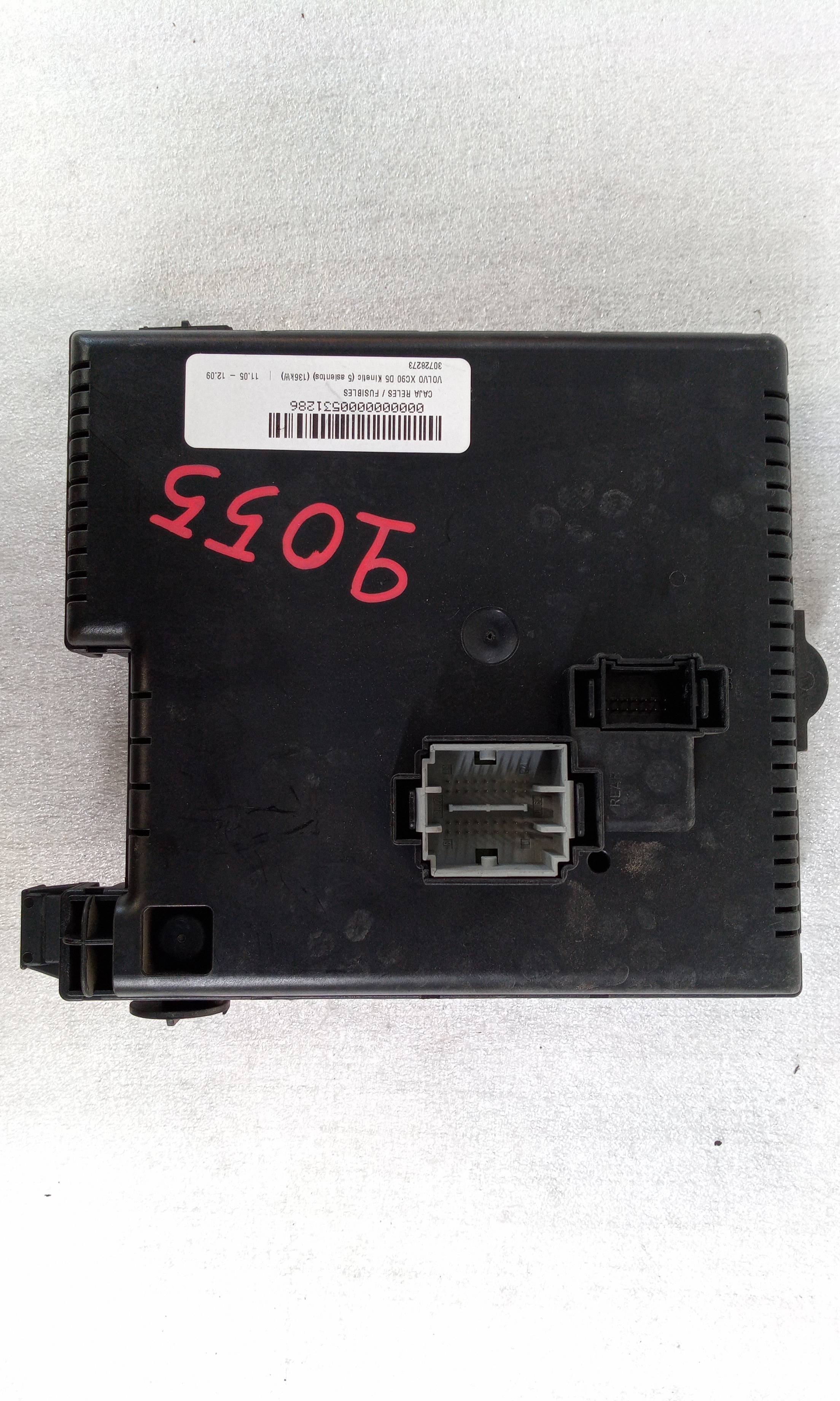 Fuse box D5244T4 30728273 de Volvo Xc90 i (275) 2002-2006 185 CV con 227000 km - pieza usada
