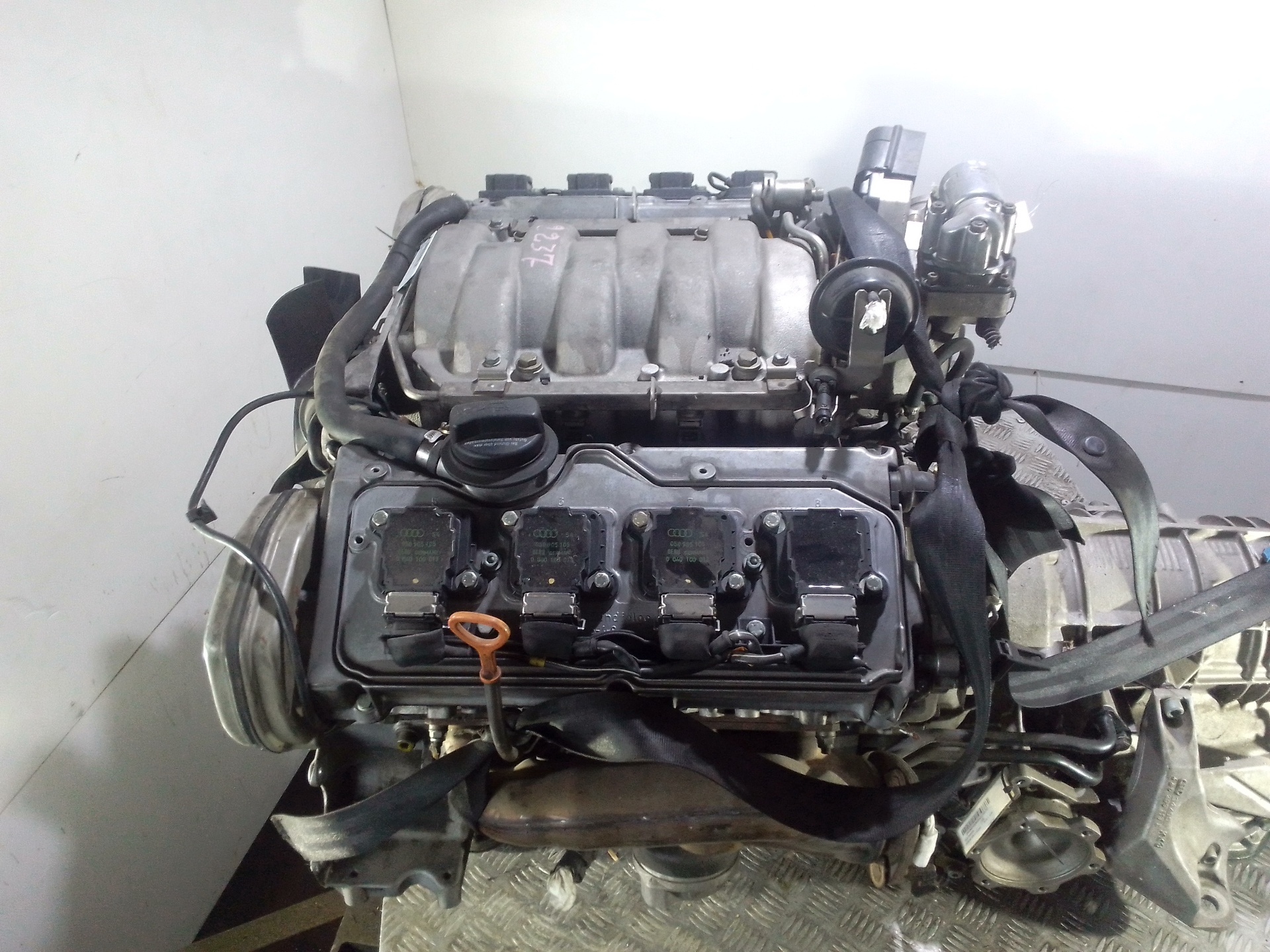 AUDI A8 D2/4D (1994-2002) Engine AEW 20043983