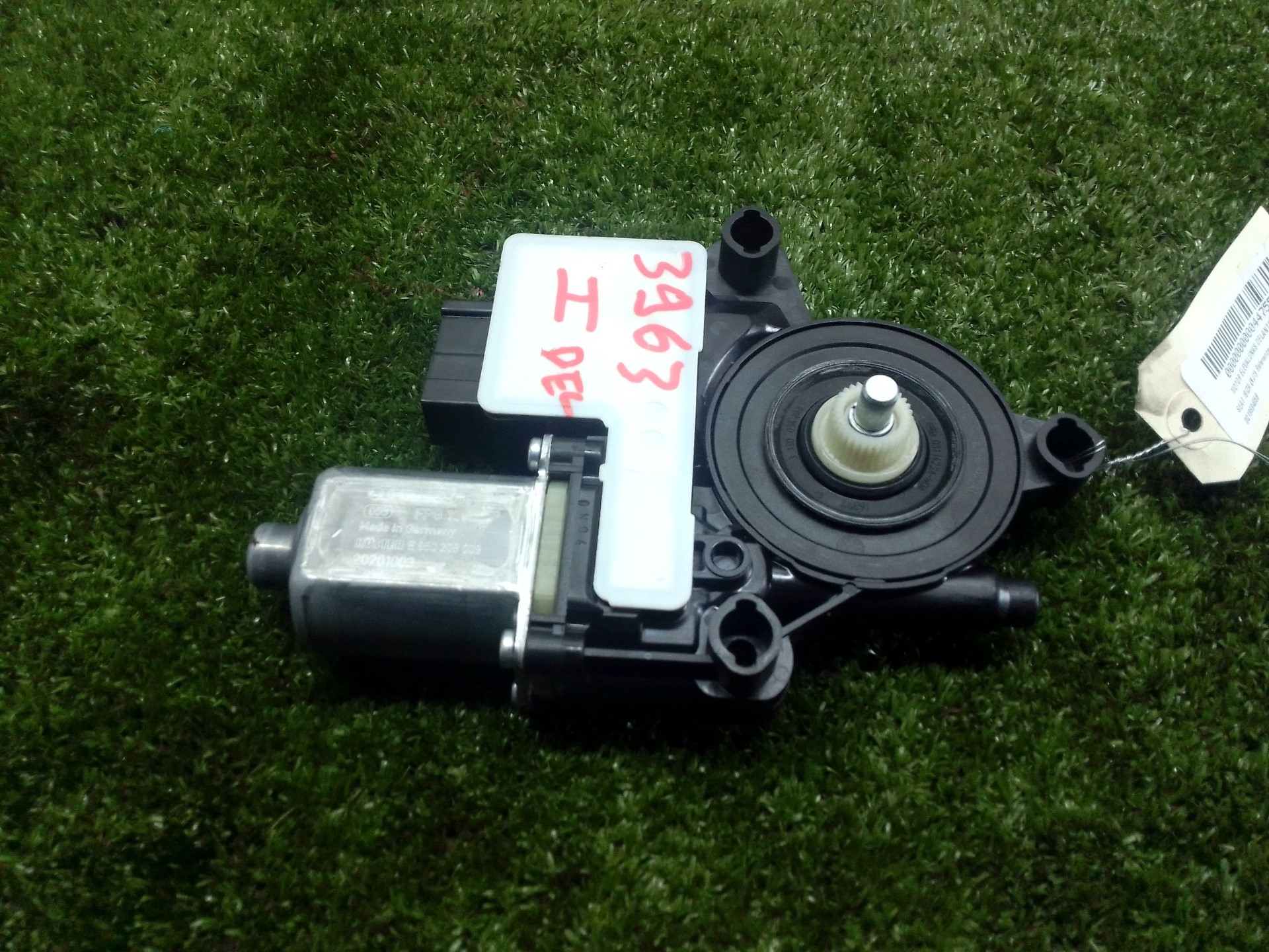 SEAT Ibiza 4 generation (2008-2017) Front Left Door Window Regulator Motor 2Q1959405B 24826514