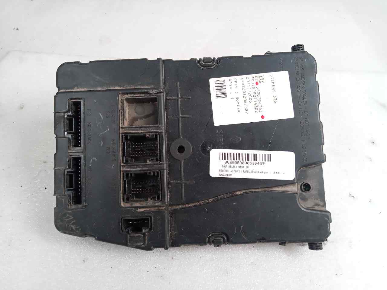 Caja de relés / fusibles K9K732 8200724363 de Renault Megane ii sedán (lm0/1_) 2003-2009 106 CV