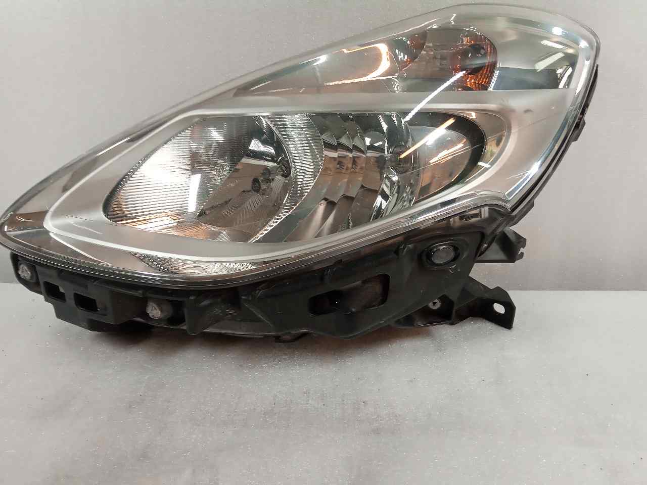 RENAULT Clio 3 generation (2005-2012) Far stânga față 89045709 25320576