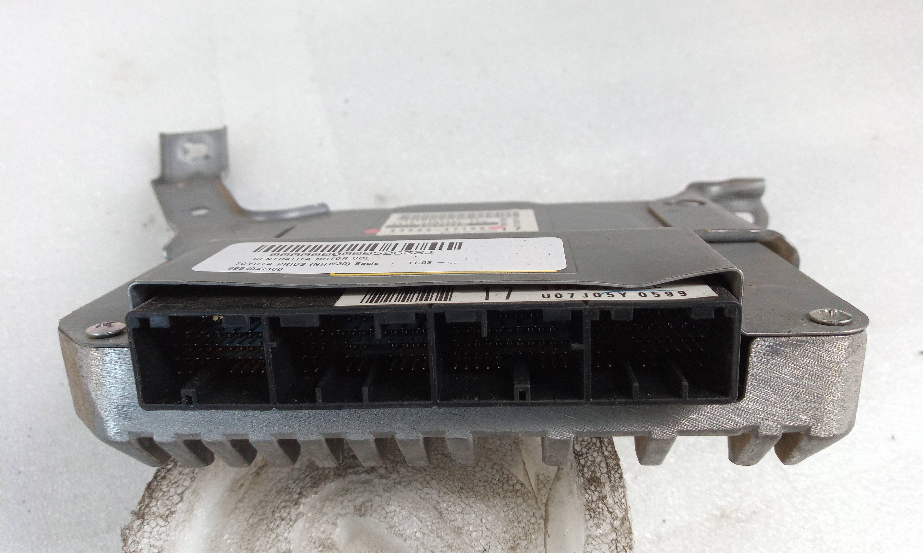 Boîtier moteur uce 8954047100 de Toyota Prius (nhw20) 2003-2007 - pieza usada