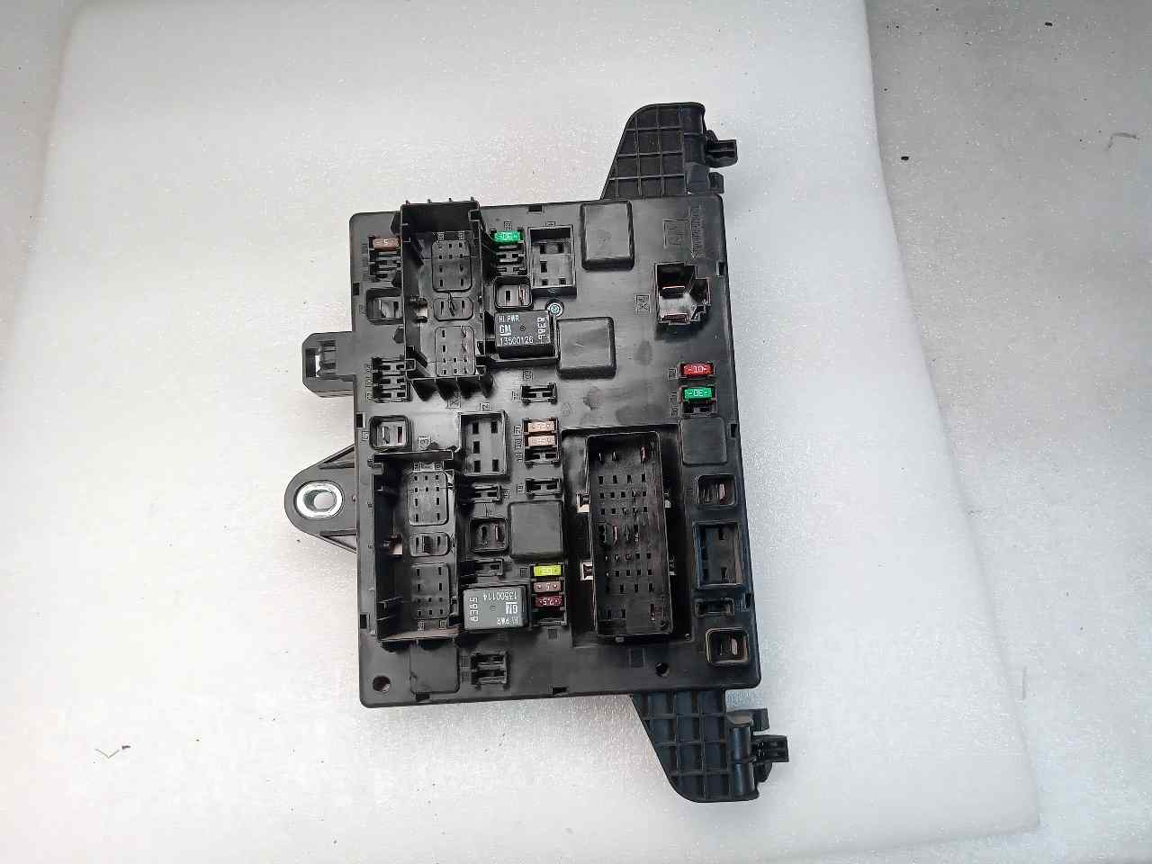 OPEL Astra J (2009-2020) Fuse Box 13302300 25719128