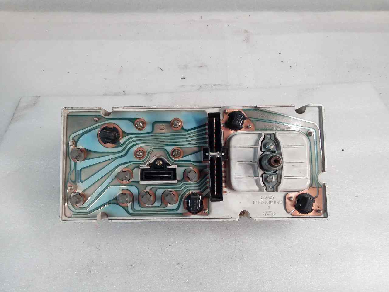 Cuadro de instrumentos 84FB10841AC de Ford Fiesta berl./express 1984-0 - pieza usada