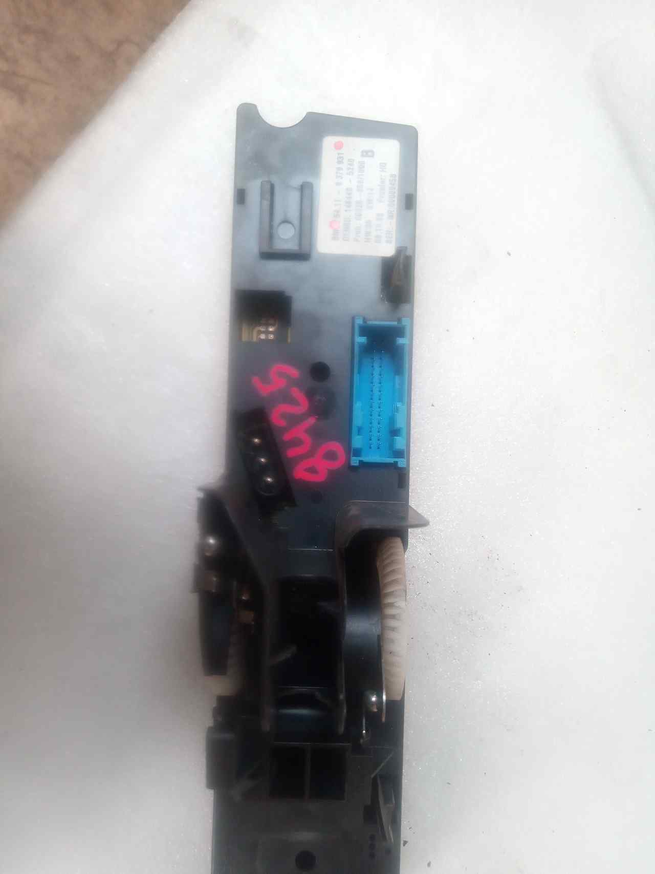 QC15 64118379931 de Nissan Almera (n16/e) 2002-2004 - pieza usada