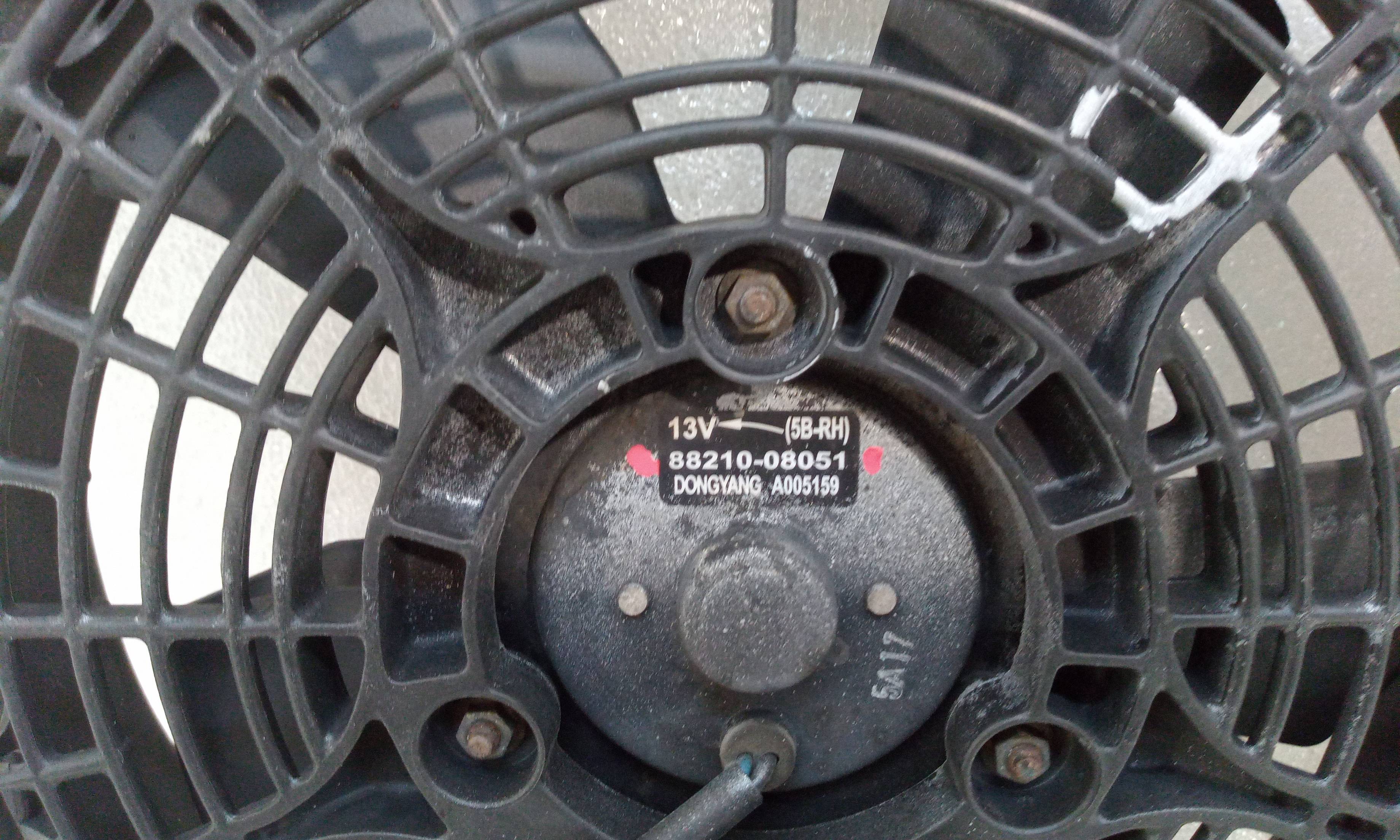 Electroventilador radiador aire acondicionado D27DT 8821008051 de Ssangyong Rexton / rexton ii (gab_) 2004-2006 163 CV con 285000 km - pieza usada