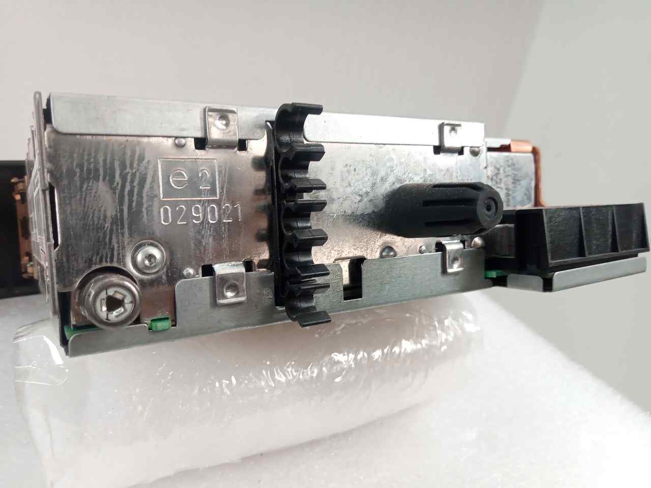 Sistema audio / radio cd V4Y701 8200057668 de Renault Vel satis (bj0_) 2002-0 241 CV con 170000 km - pieza usada