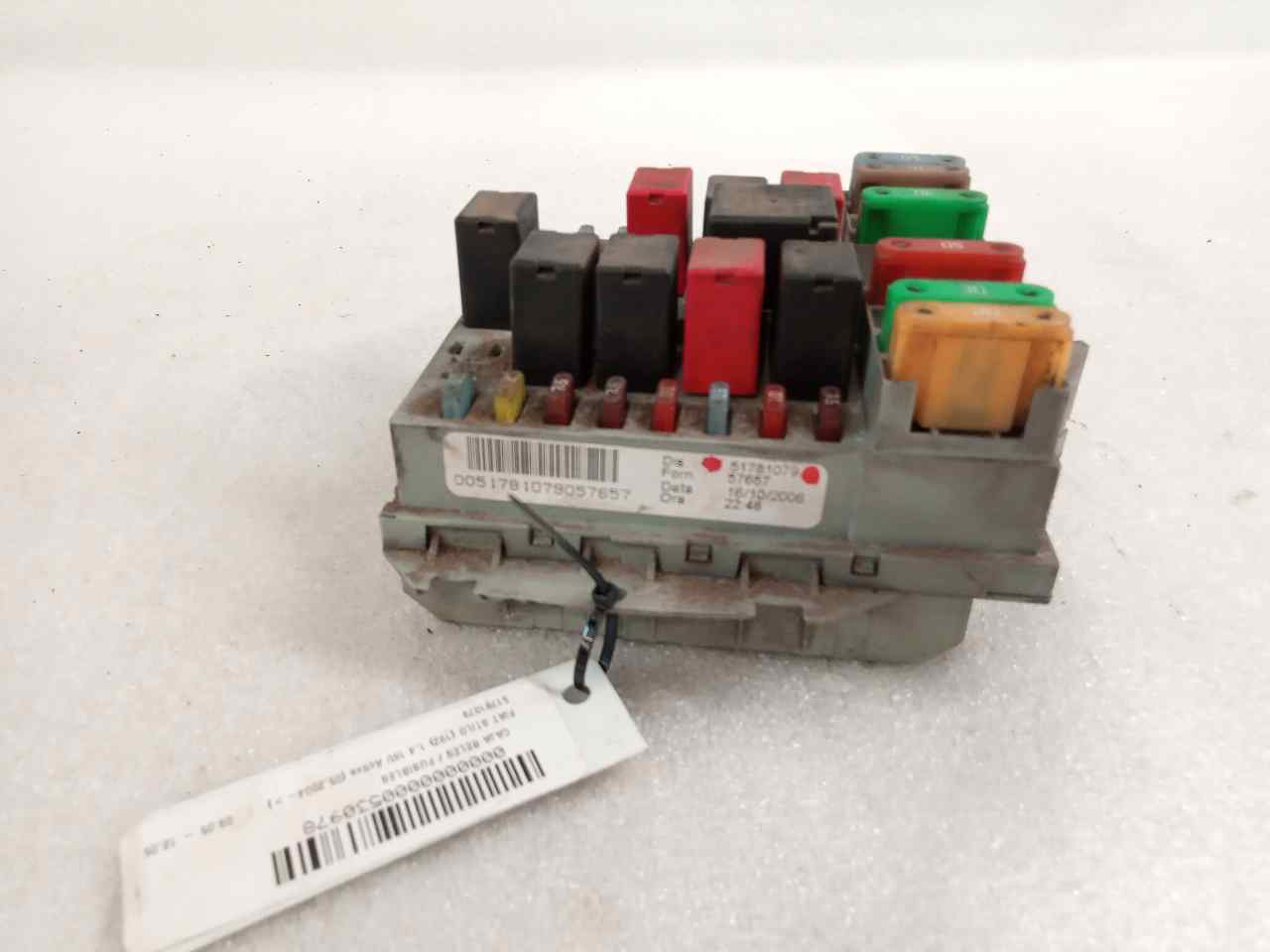 Scatola porta fusibili 51781079 de Fiat Stilo (192) 2001-2003 con 297000 km - pieza usada