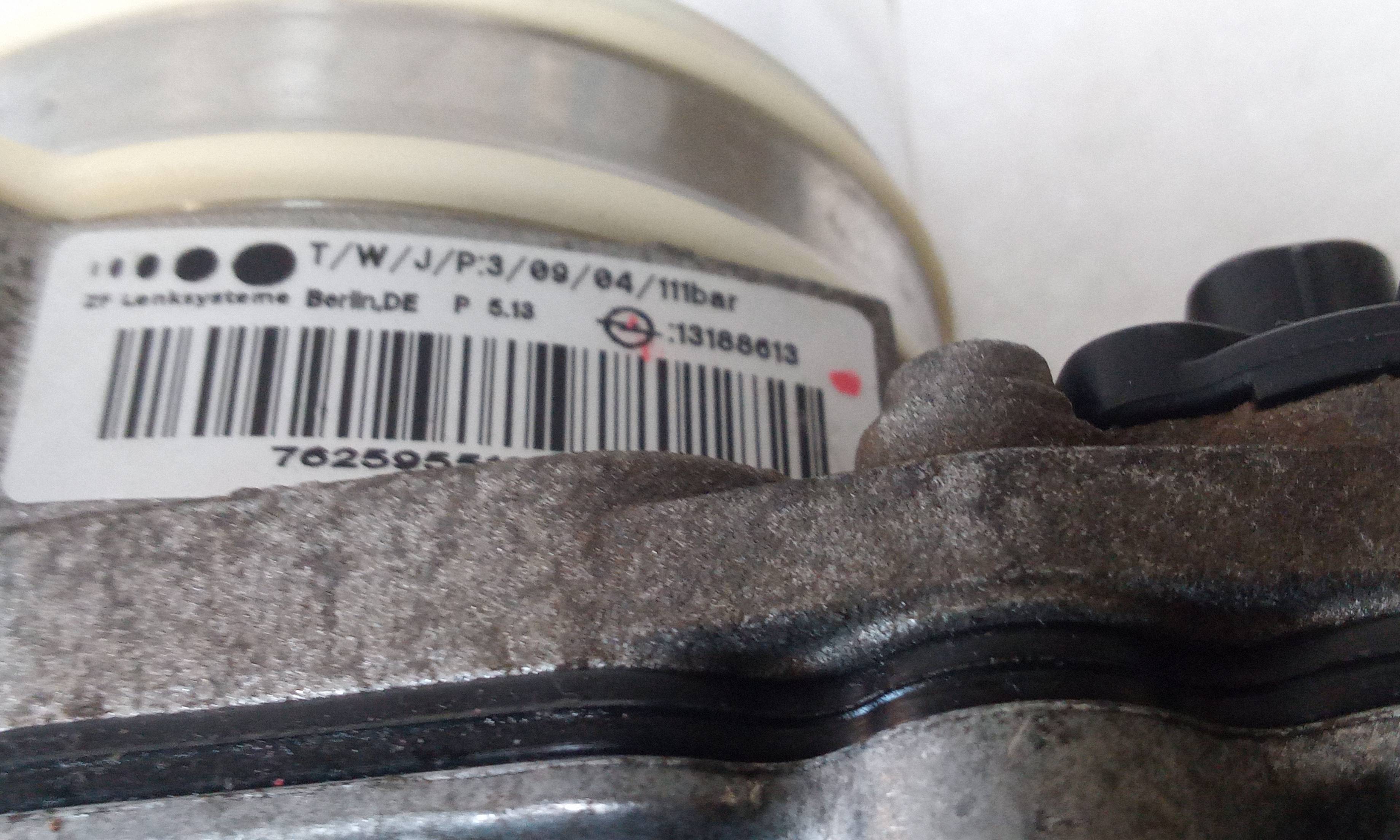Bomba de servodirección 13188613 de Opel Corsa c 2003-2005 - pieza usada