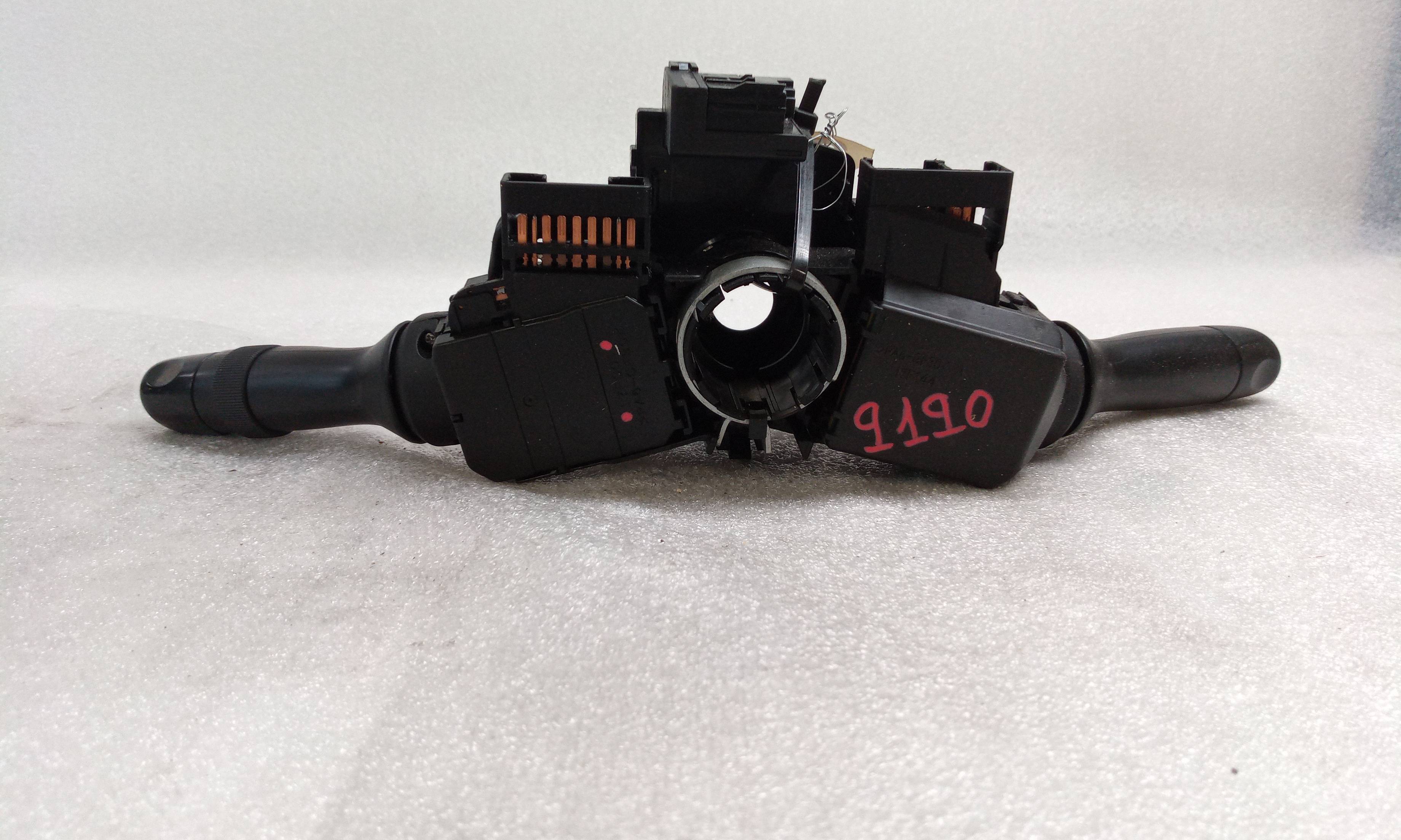 Multifunction board 17F001 de Toyota Yaris (ksp9/scp9/nlp9) 2008-2009 con 126000 km - pieza usada