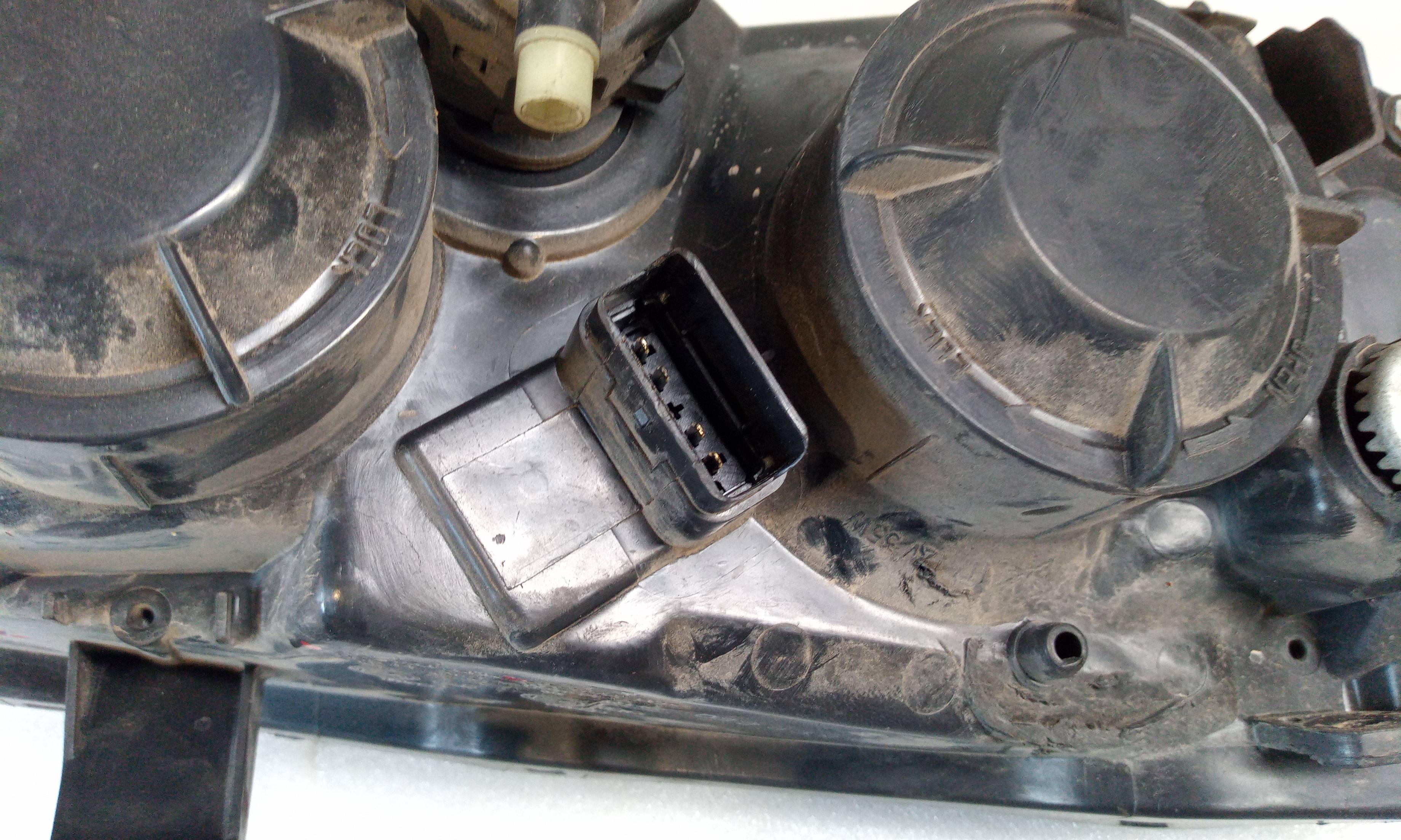 Faro izquierdo QC15 21511S6LRHD de Nissan Almera (n16/e) 2002-2004 - pieza usada