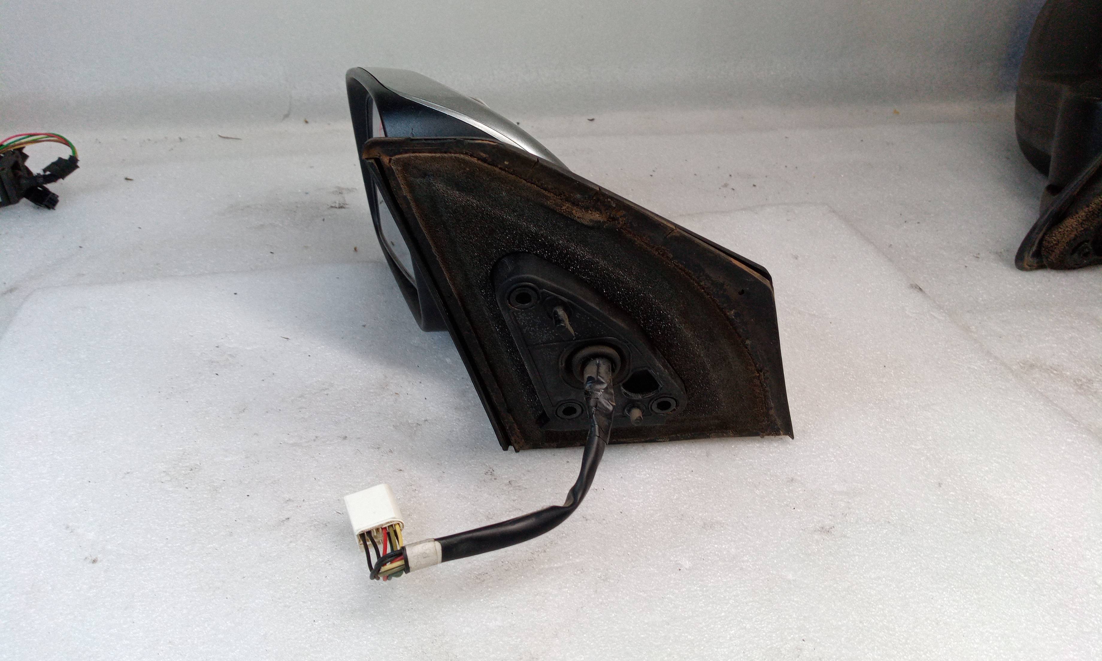 Door mirror left hand 015829 de Toyota Avensis wagon (t25) 2005-2009 - pieza usada