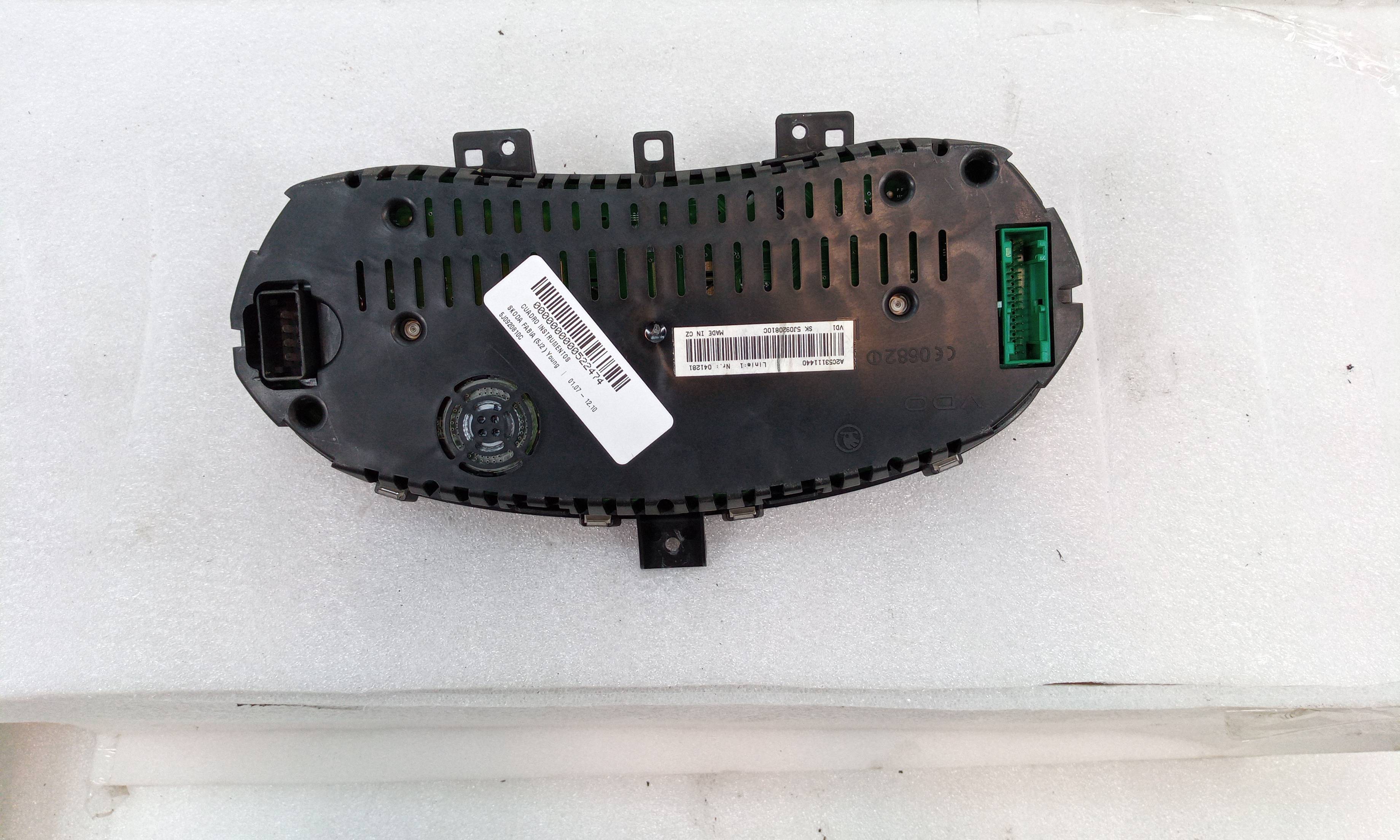 Cuadro de instrumentos BNV 5J0920810C de Skoda Fabia i (6y2) 2000-2008 80 CV - pieza usada