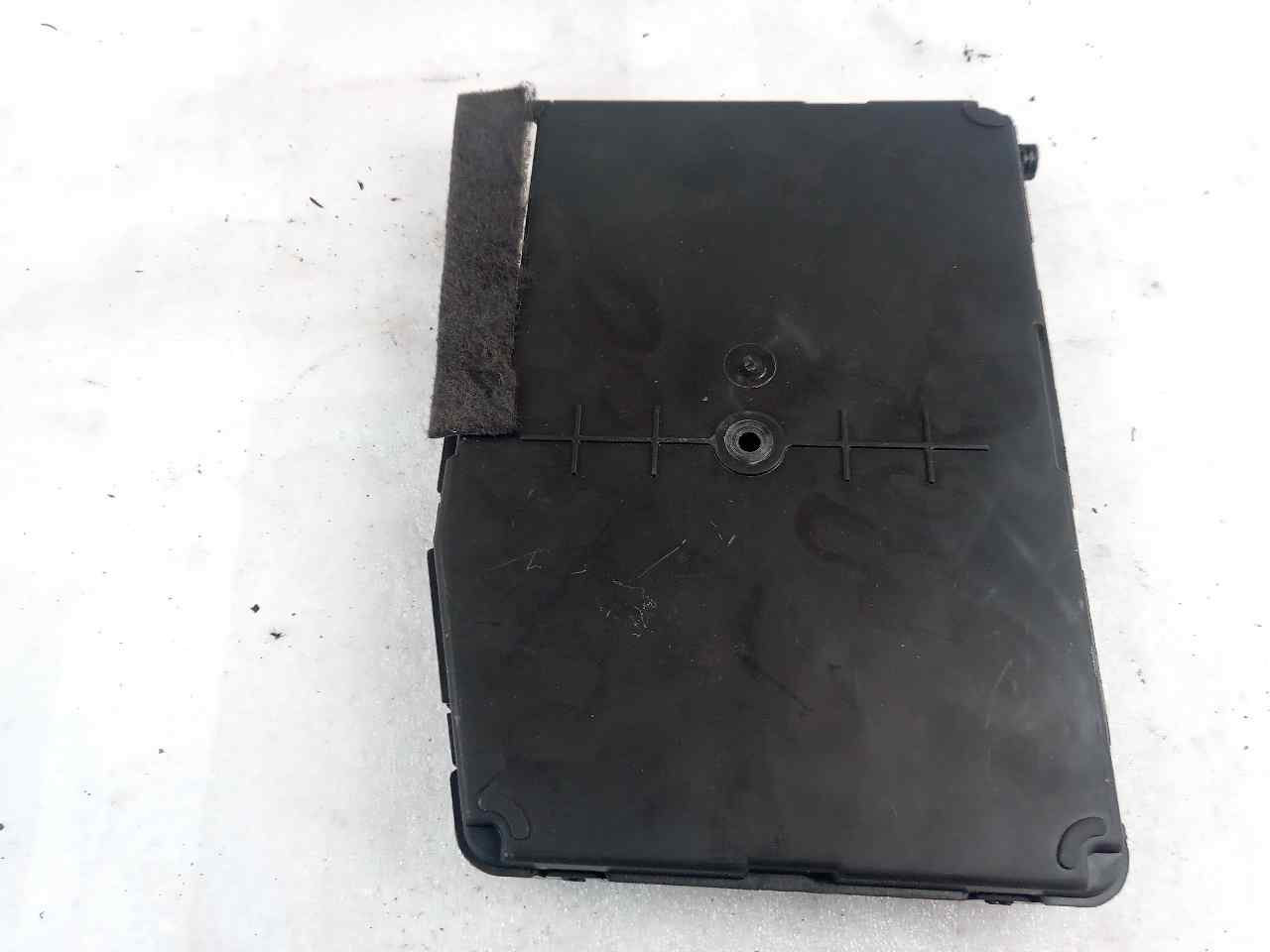 Caja de relés / fusibles F9Q B8 8200724363 de Renault Megane ii station wagon (km0/1_) 2003-0 - pieza usada