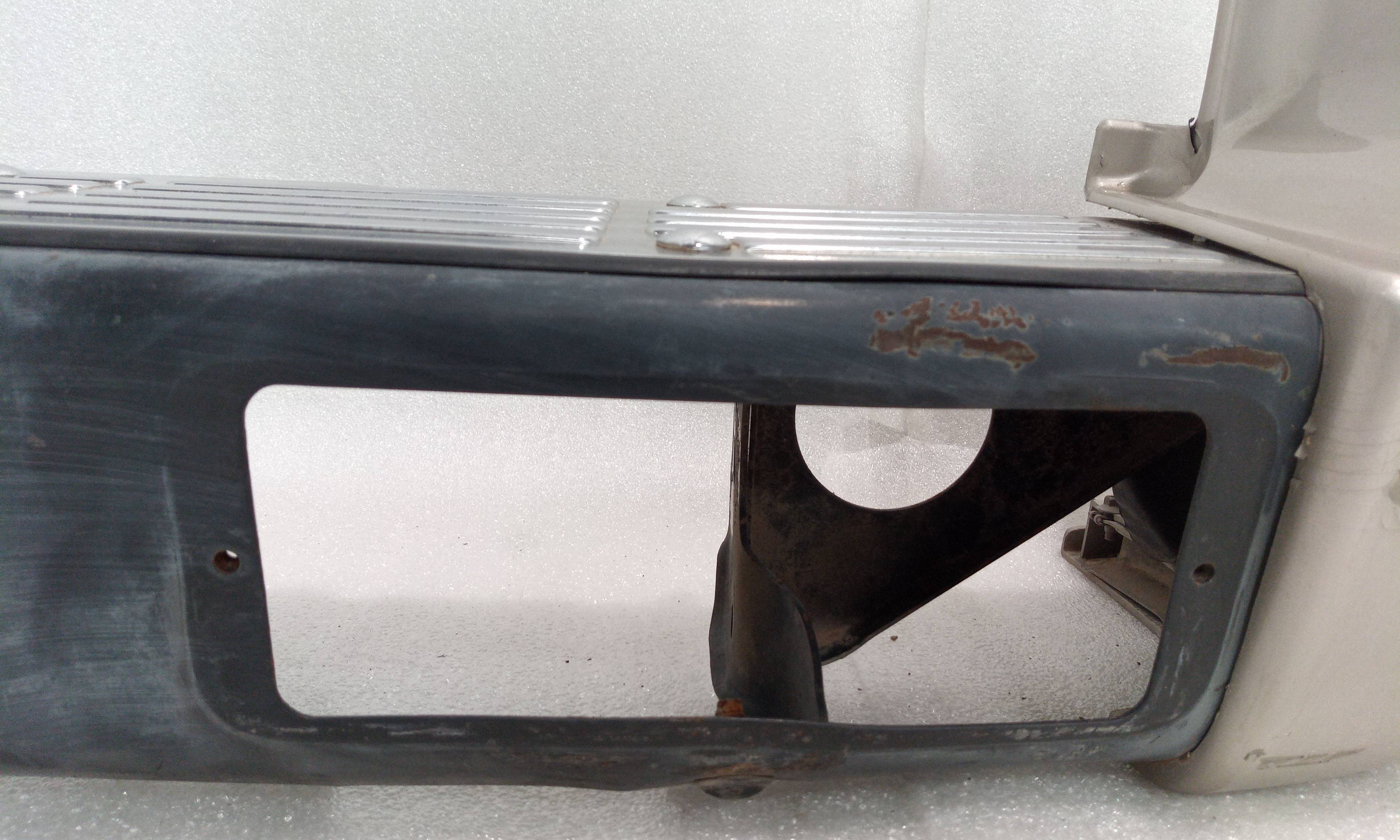 Paraurti posteriore de Mitsubishi Montero (v20/v40) 1997-2000 - pieza usada