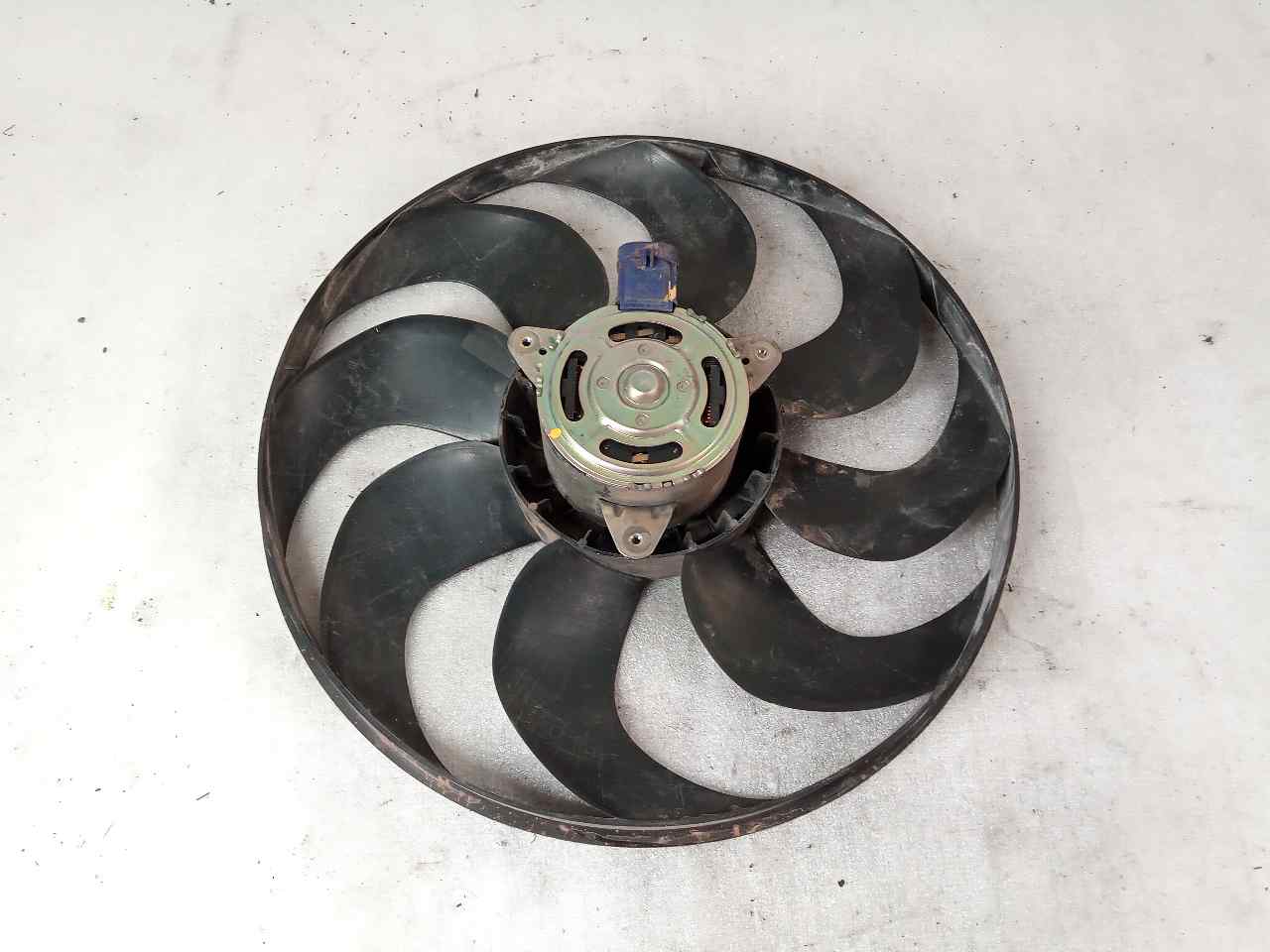 Electroventilador 5000992 de Dacia Dokker furgoneta/monovolumen 2010-2018 90 CV - pieza usada