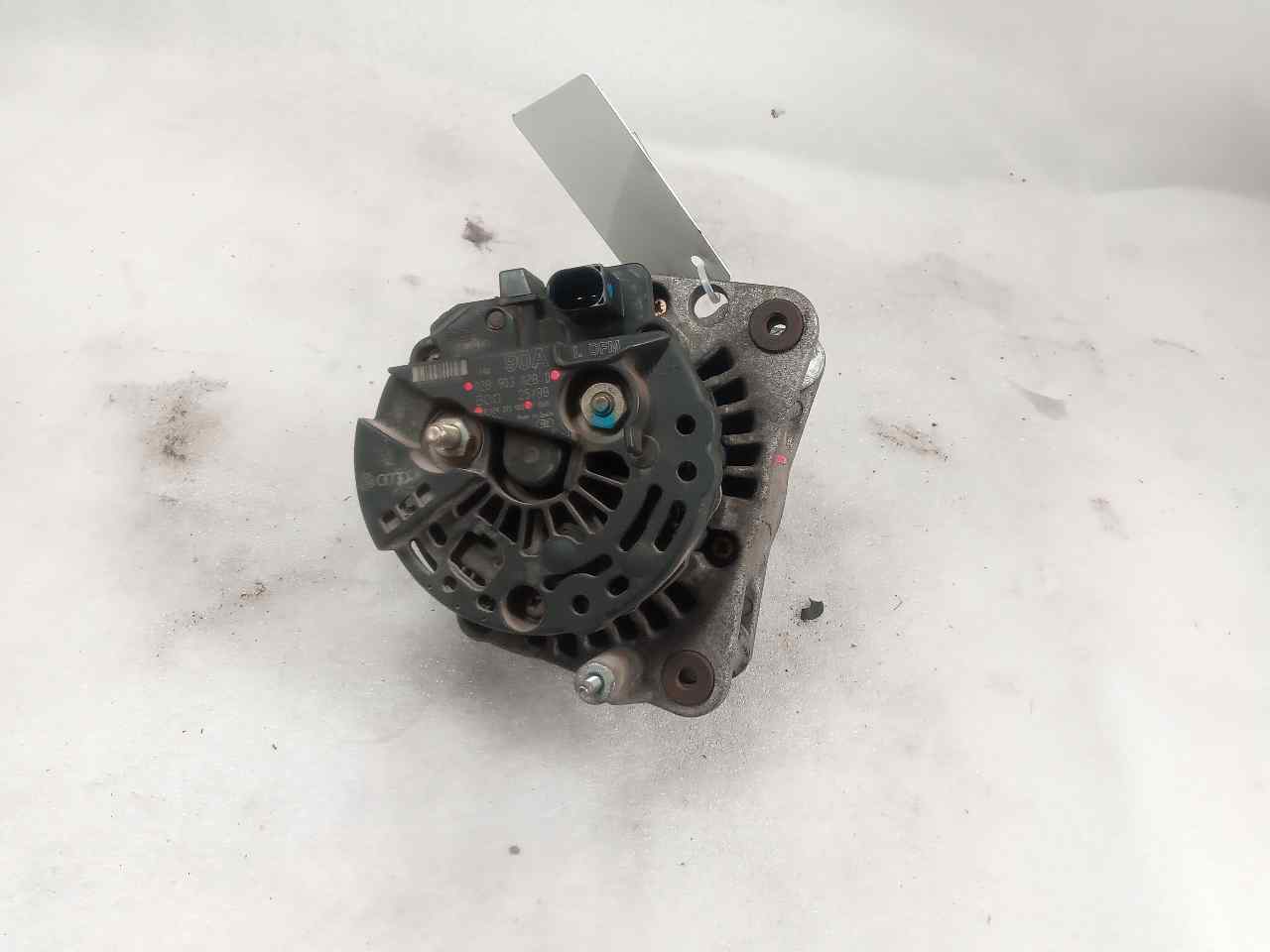 VOLKSWAGEN Golf 4 generation (1997-2006) Alternator 028903028D 24828836