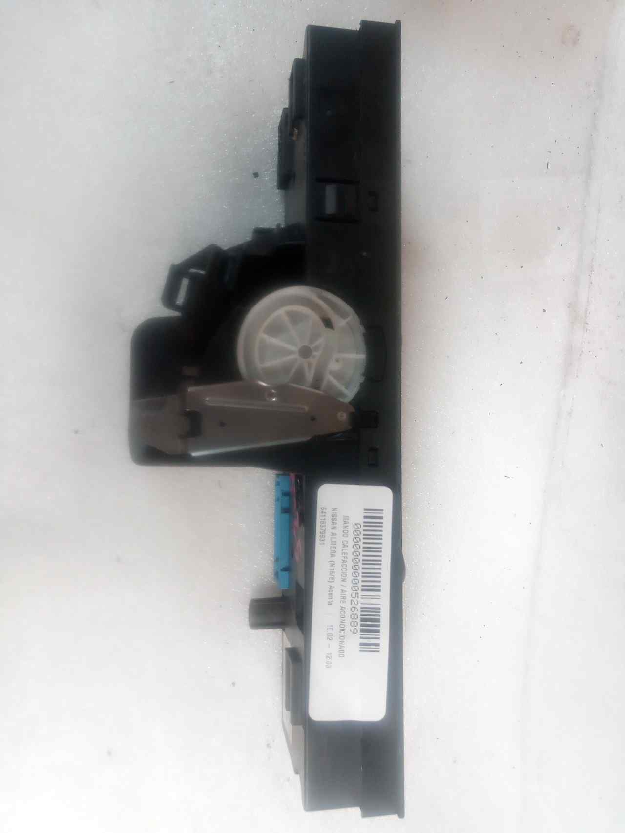 QC15 64118379931 de Nissan Almera (n16/e) 2002-2004 - pieza usada