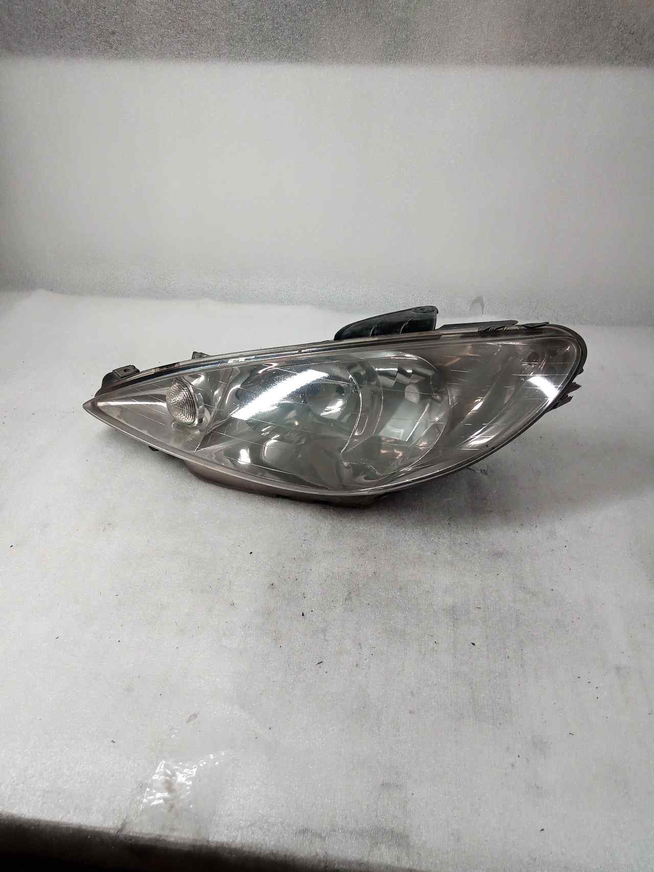 PEUGEOT 206 1 generation (1998-2009) Front Left Headlight 9628666880 24829035