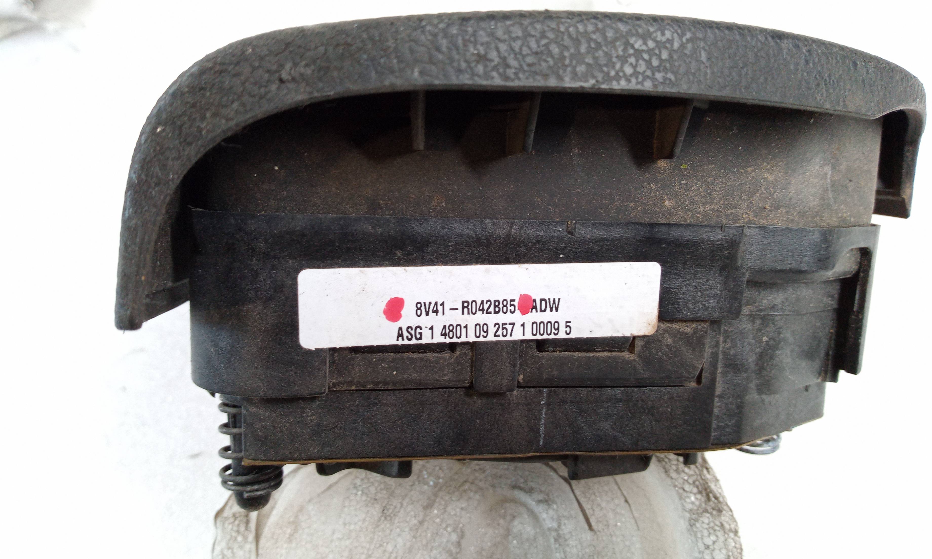 Airbag guida 8V41R042B85 de Ford Kuga i 2008-2012 136 CV - pieza usada