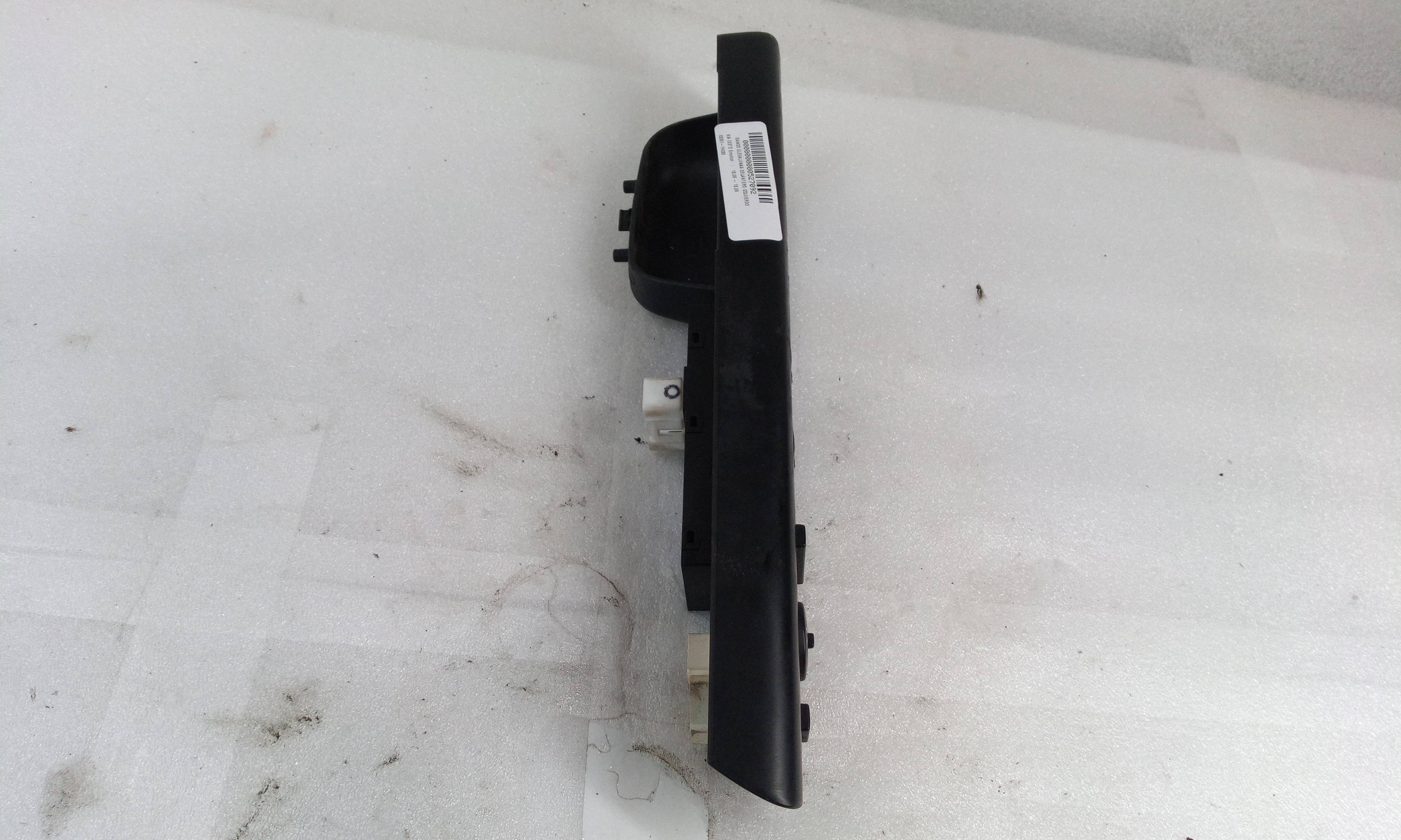 Front window control panel lh 823511H020 de Kia Ceed (ed) 2006-2012 - pieza usada