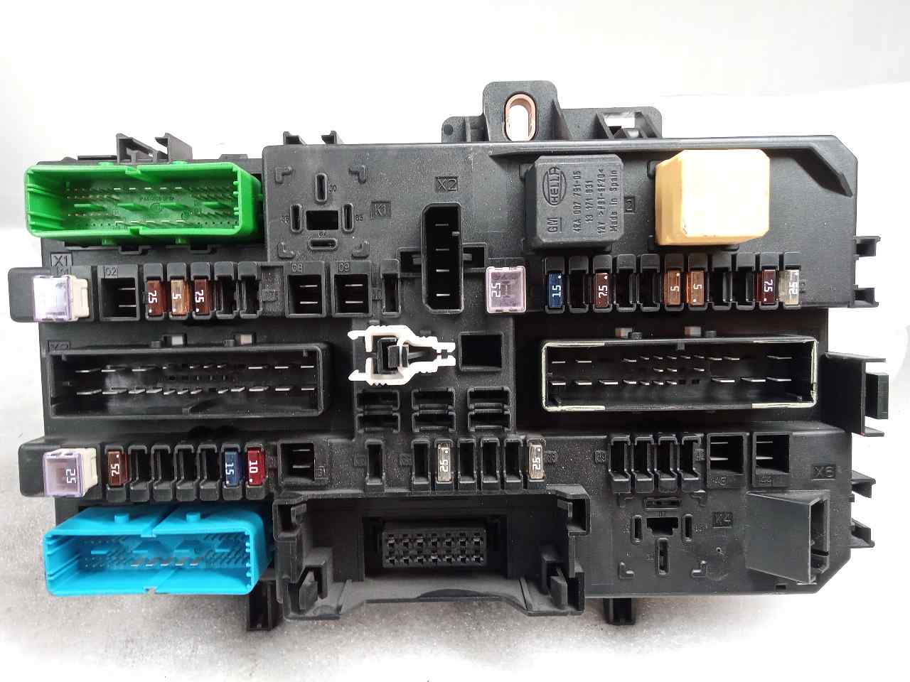 Caja de relés / fusibles 13145018 de Opel Astra h station wagon (a04) 2004-2010 140 CV
