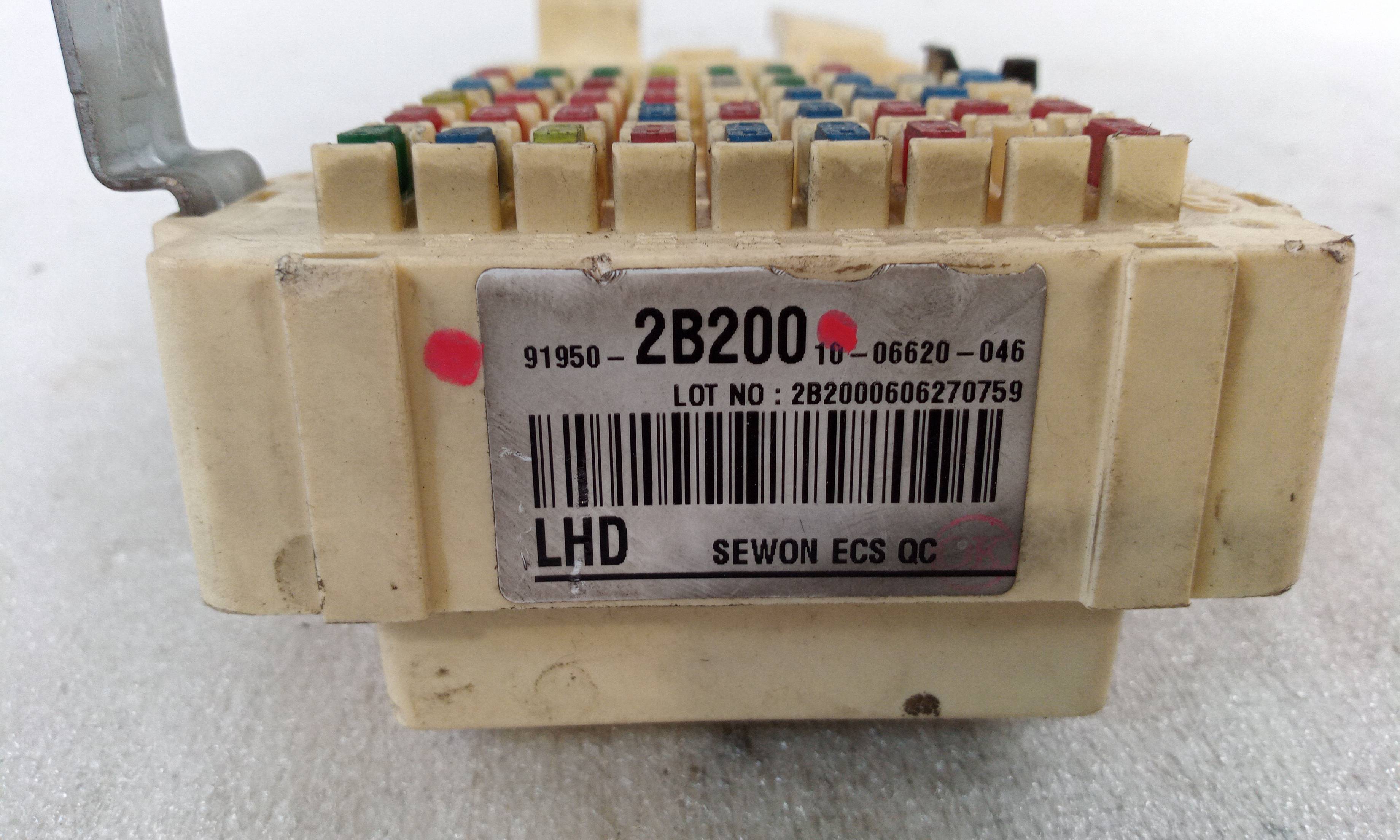 Caja de relés / fusibles D4EB 919502B200 de Hyundai Santa fe (cm) 2006-2007 con 246000 km - pieza usada