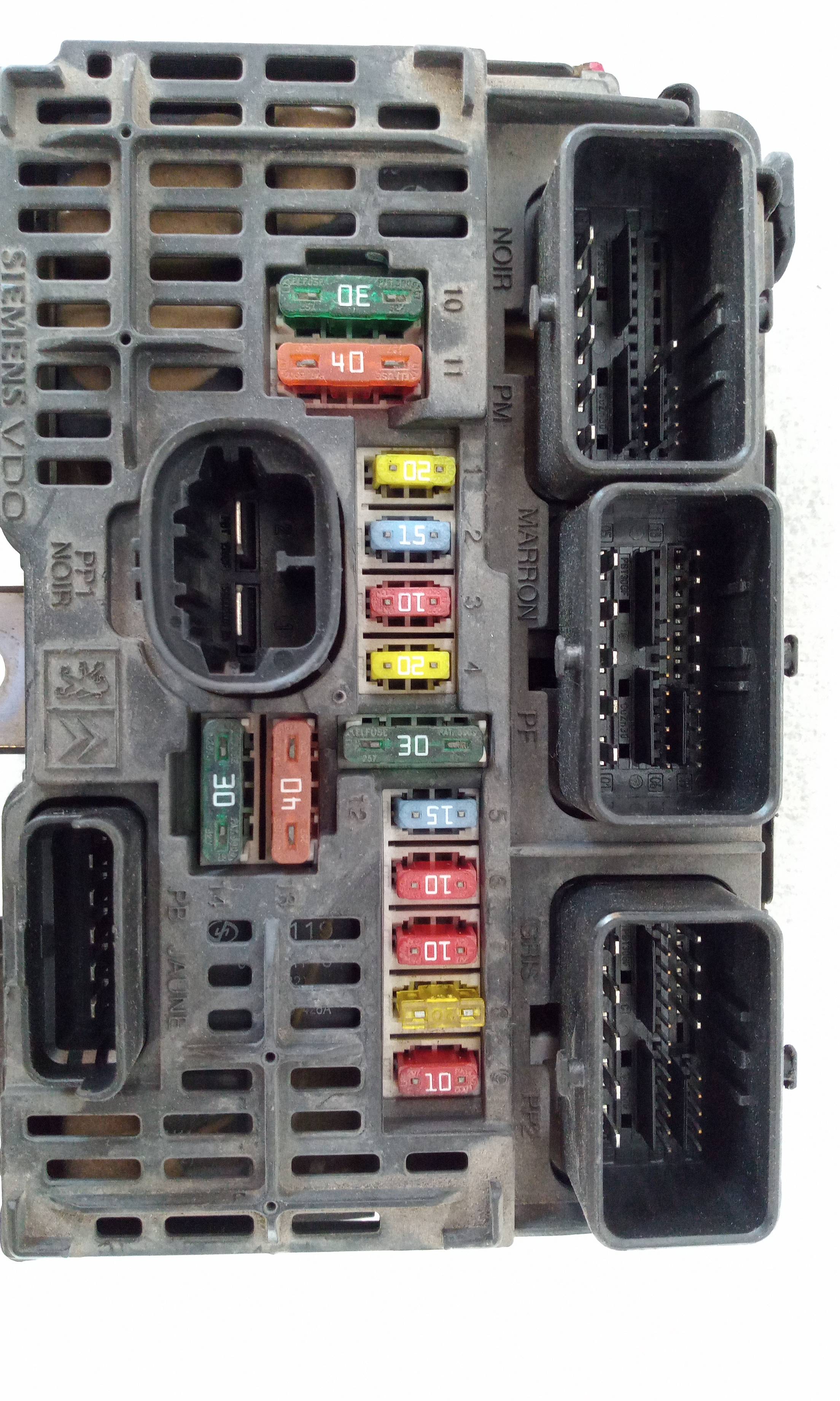Scatola relè / fusibili 9656593880 de Peugeot 407 sw 2007-2009 - pieza usada