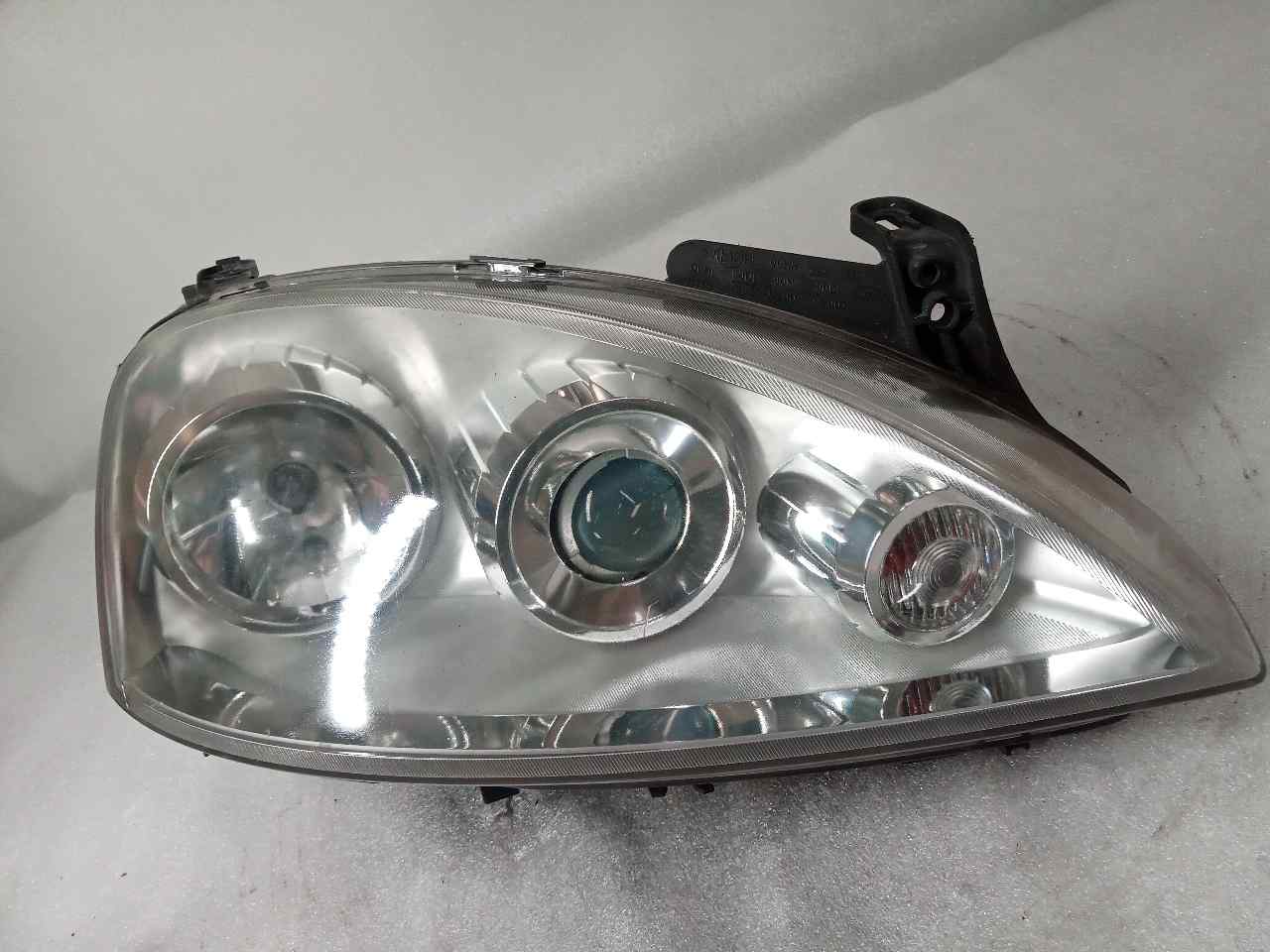 OPEL Corsa C (2000-2006) Front Right Headlight 13100536 24856157