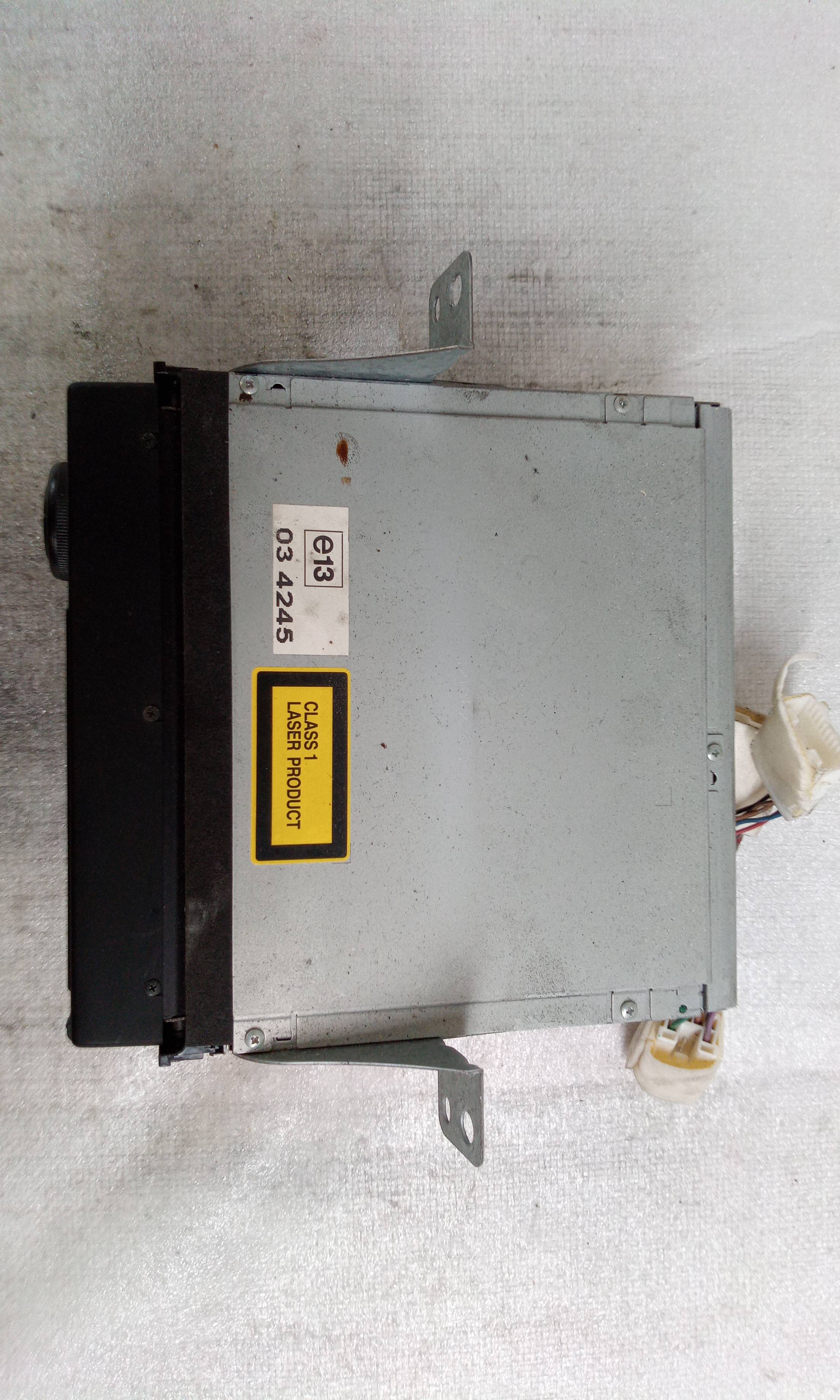 Sistema audio / radio cd 1030011010B151 de Toyota Yaris (ksp9/scp9/nlp9) 2008-2009 con 126000 km - pieza usada