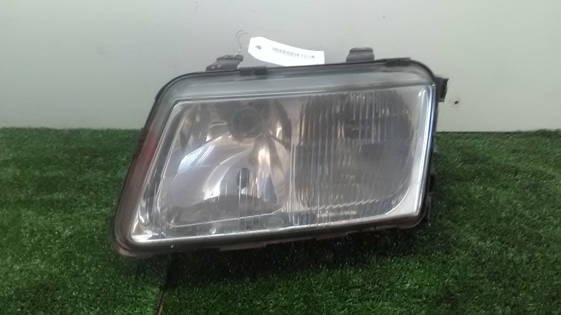 AUDI A3 8L (1996-2003) Front Left Headlight HELLA 20033691