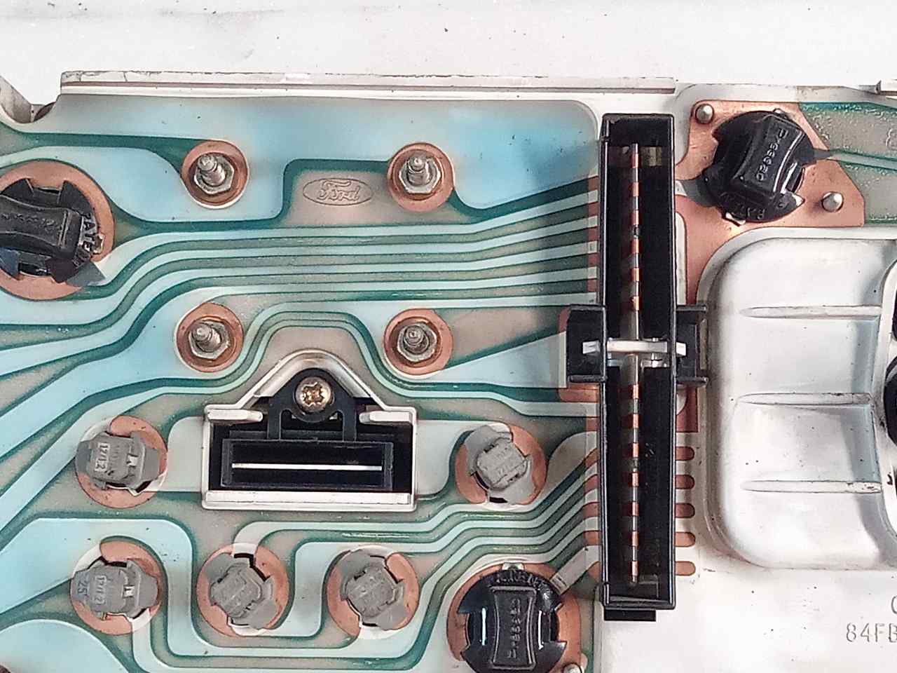 Cuadro de instrumentos 84FB10841AC de Ford Fiesta berl./express 1984-0 - pieza usada