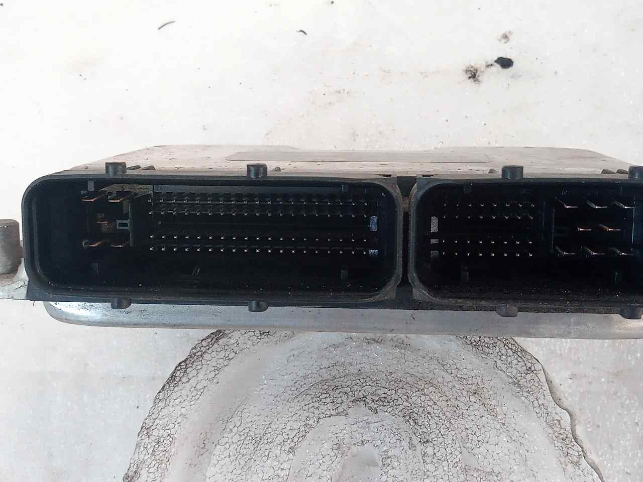 Switchboard engine uce 0281010377 de Volkswagen Polo (6n2) 1999-2001 - pieza usada