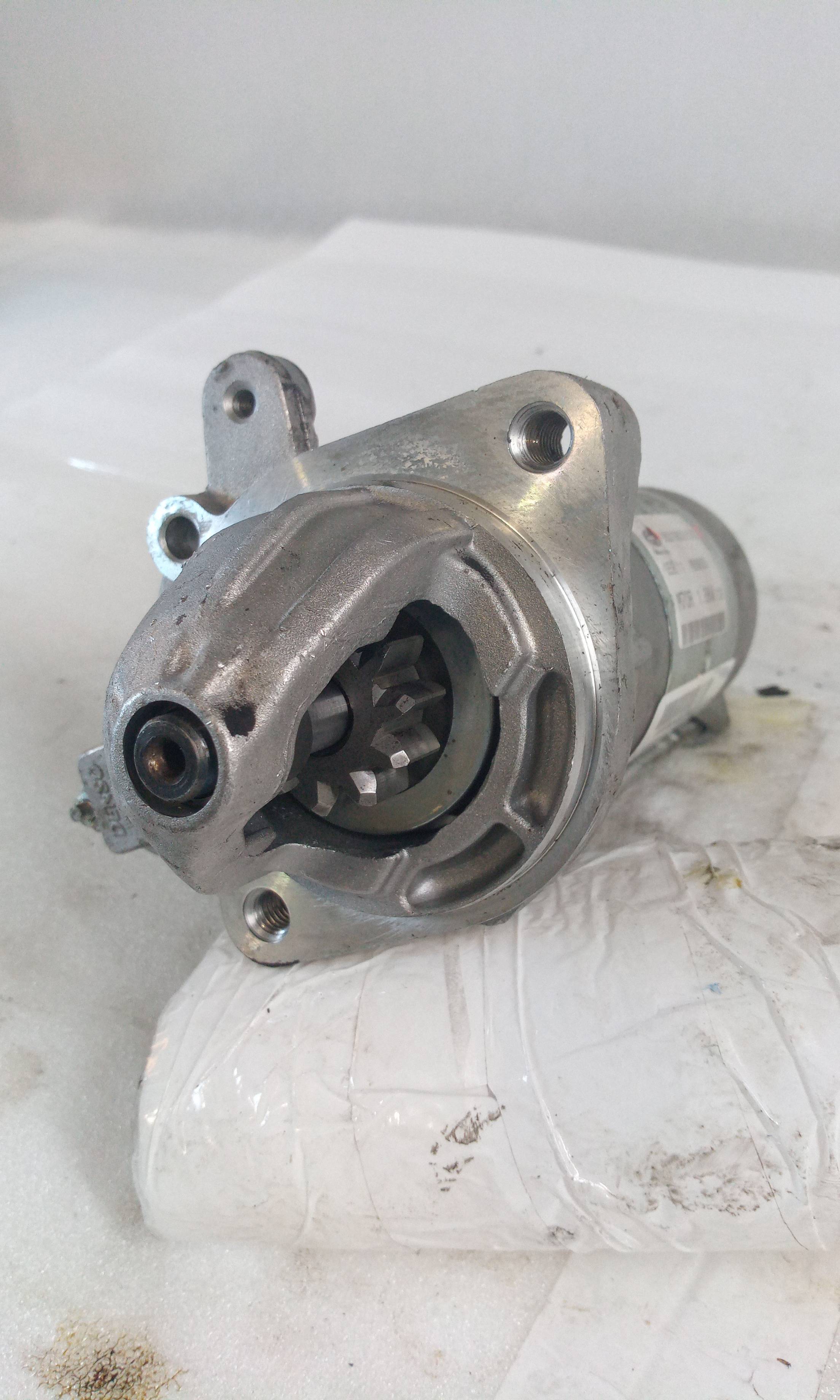 Motor de arranque 063193001010 de Mercedes-benz Vito basic-kombi (639) 2006-0 - pieza usada