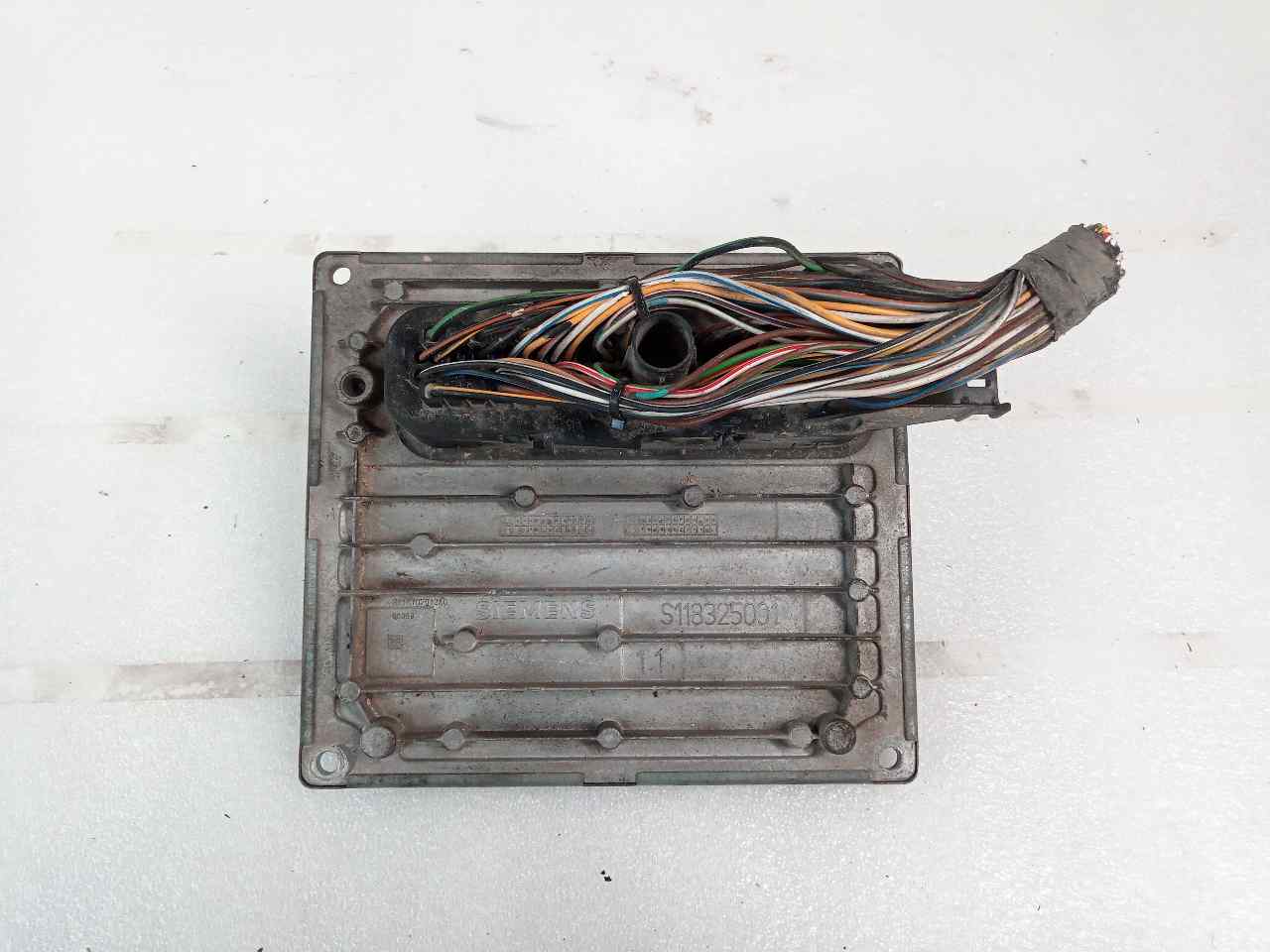 Centralita motor uce S118107012 de Ford Fusion (cbk) 2002-2013 - pieza usada