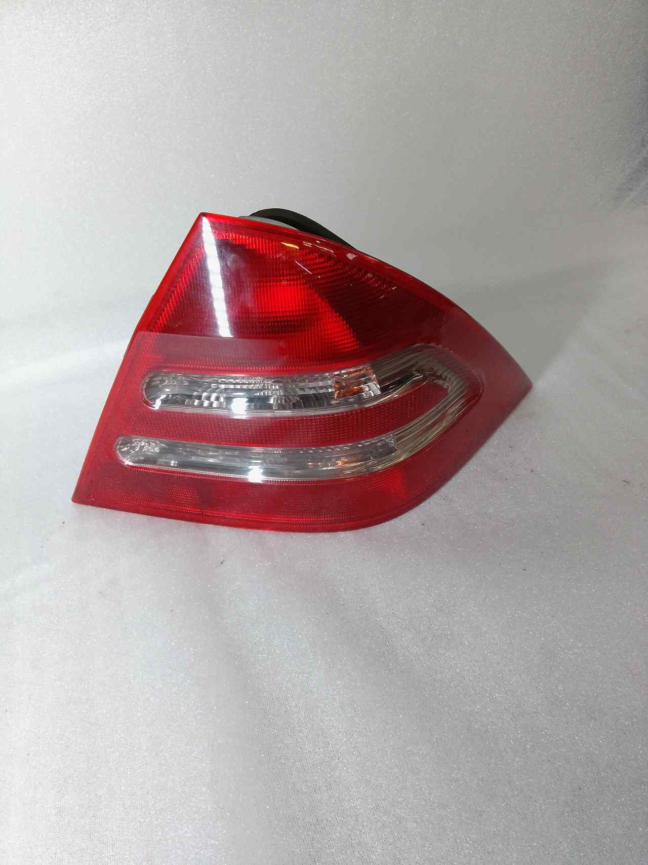 MERCEDES-BENZ C-Class W203/S203/CL203 (2000-2008) Rear Right Taillight Lamp 2038200264R 20083830
