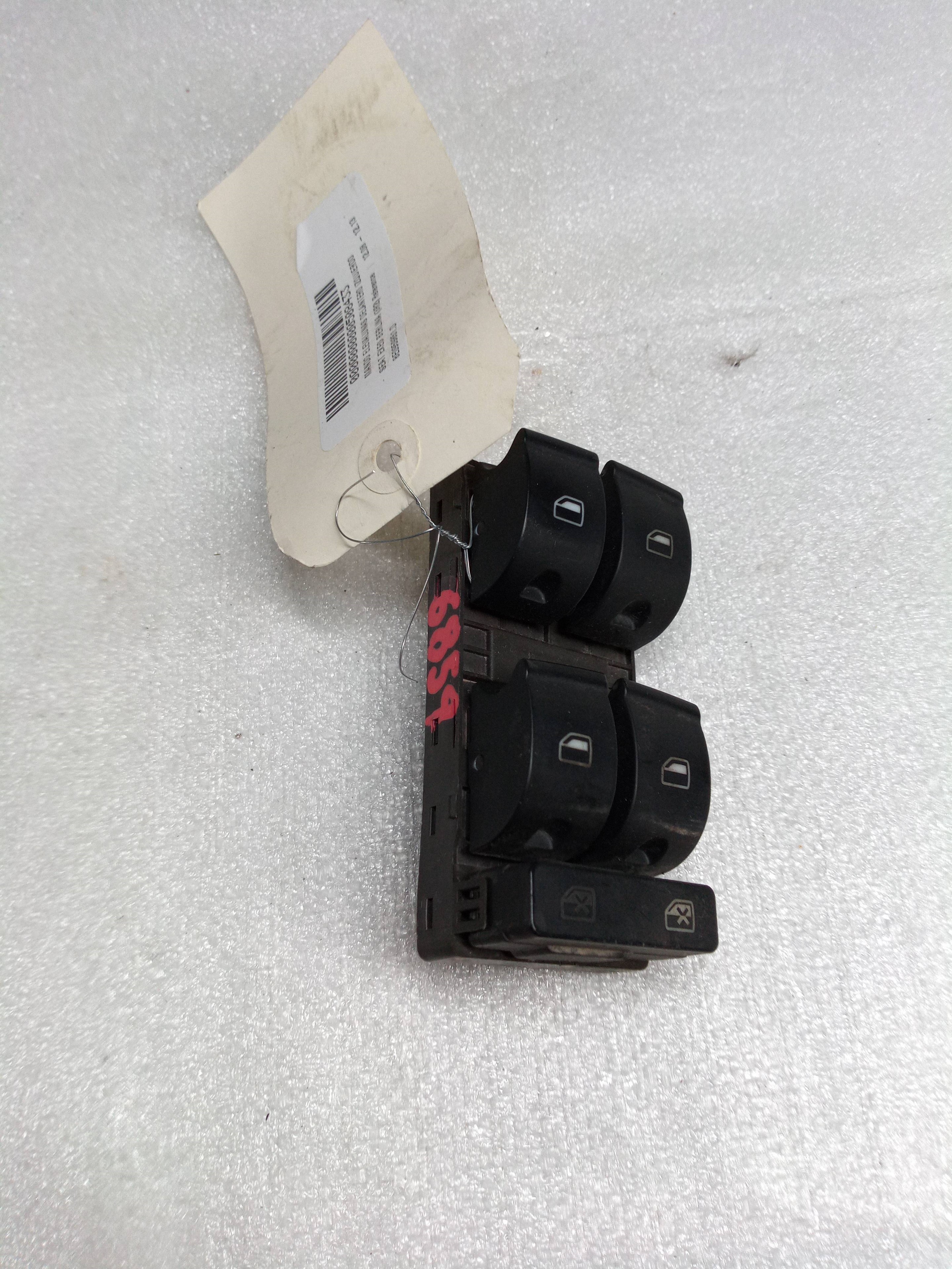 SEAT Exeo 1 generation (2009-2012) Priekšējo kreiso durvju logu pacēlāja slēdži 8E0959851D 24827828