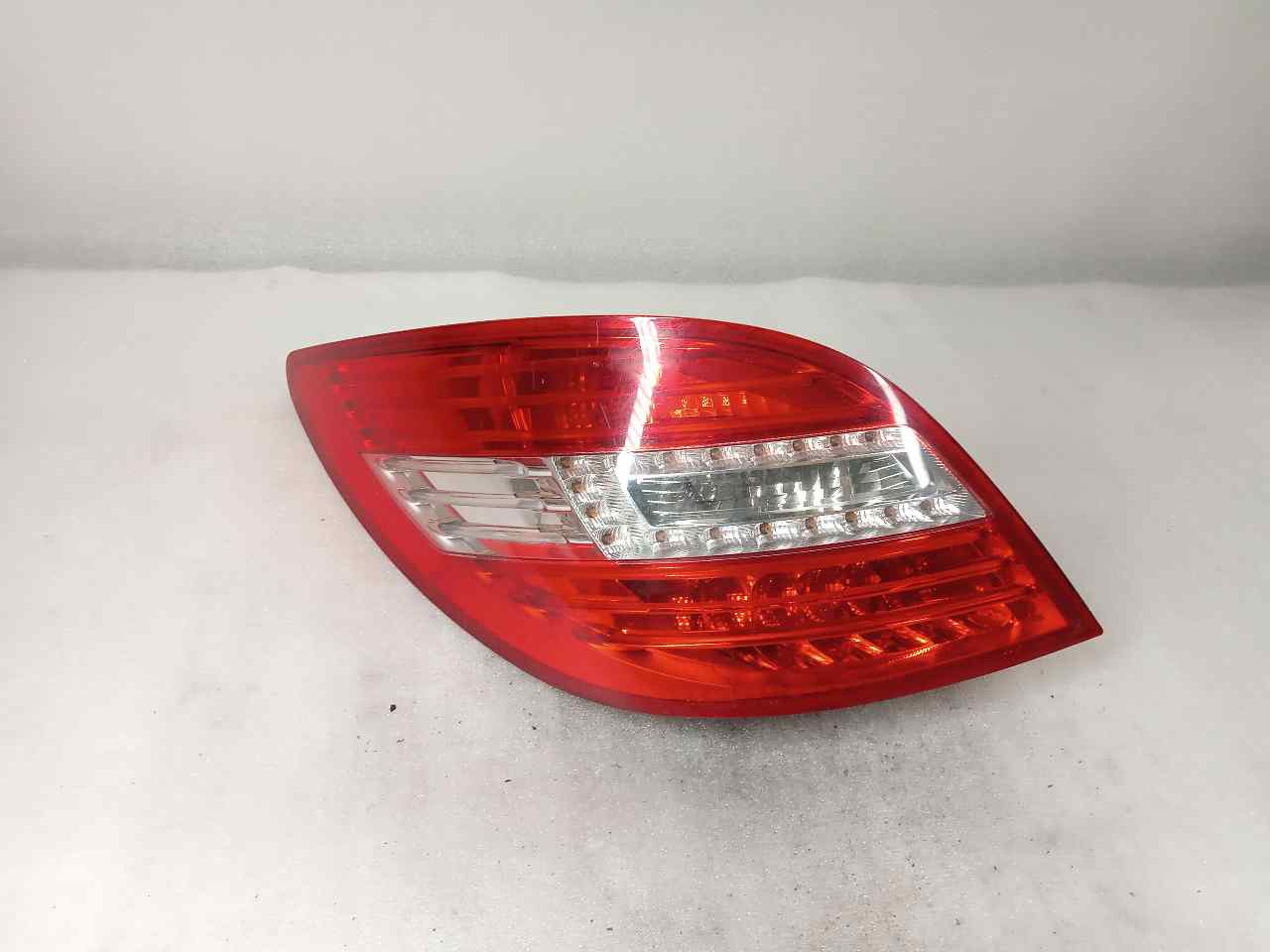 MERCEDES-BENZ R-Class W251 (2005-2017) Rear Right Taillight Lamp A2518201964 24855830