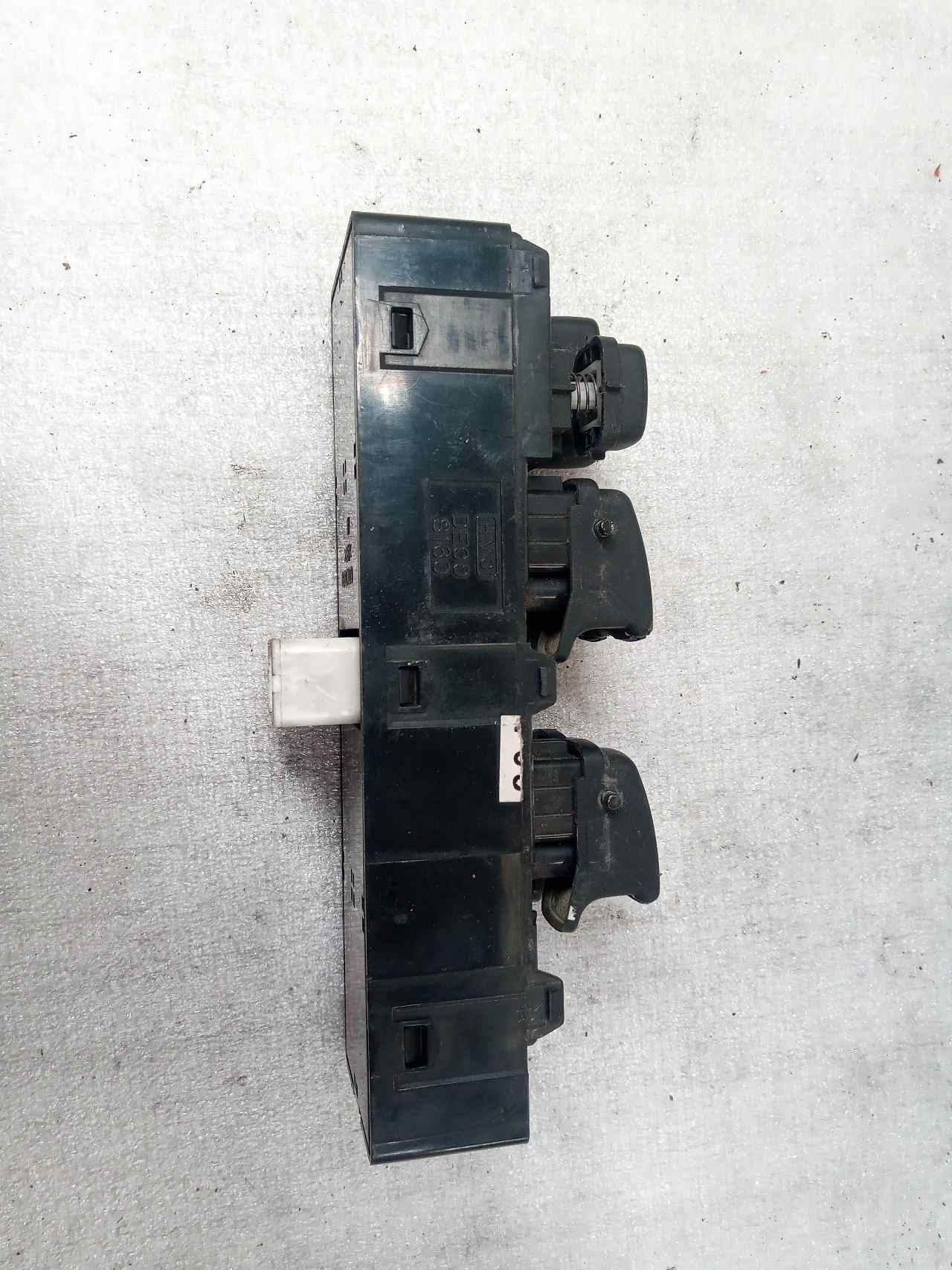 HYUNDAI Trajet 1 generation (2000-2007) Front venstre dør vindusbryter 621W02250 24854202