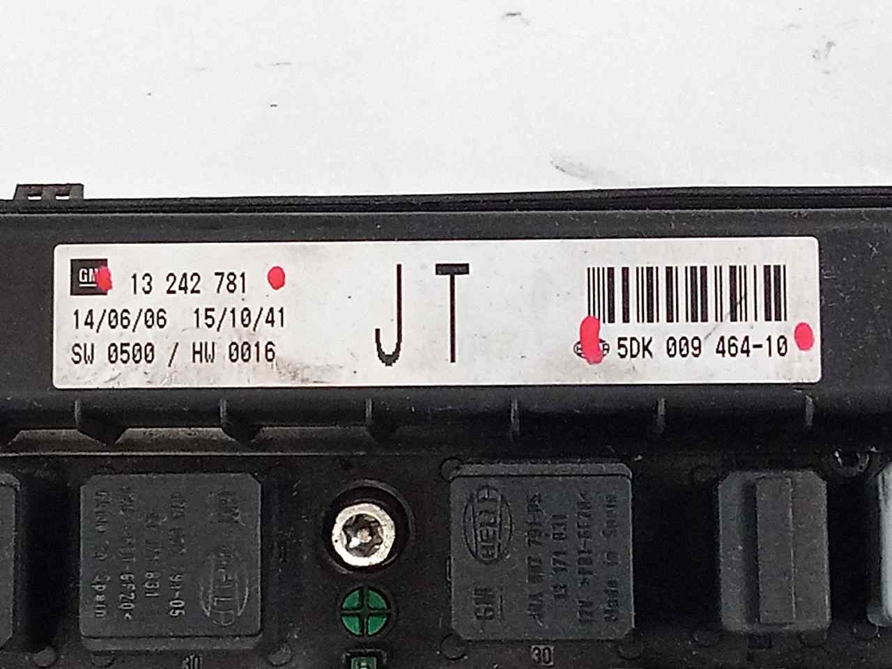 Caja de relés / fusibles 13242781 de Opel Zafira b 2005-2010 - pieza usada