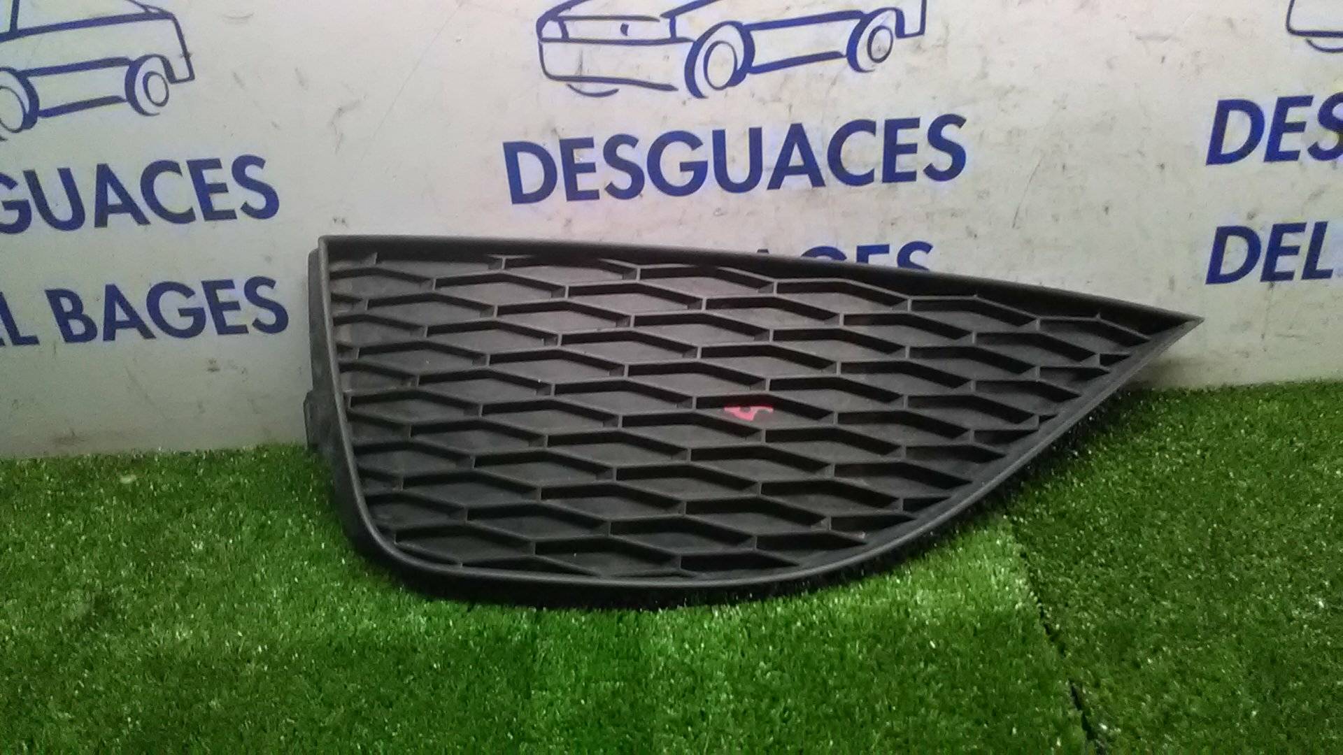 SEAT Ibiza 4 generation (2008-2017) Front Left Grill 6J0853665 20028040