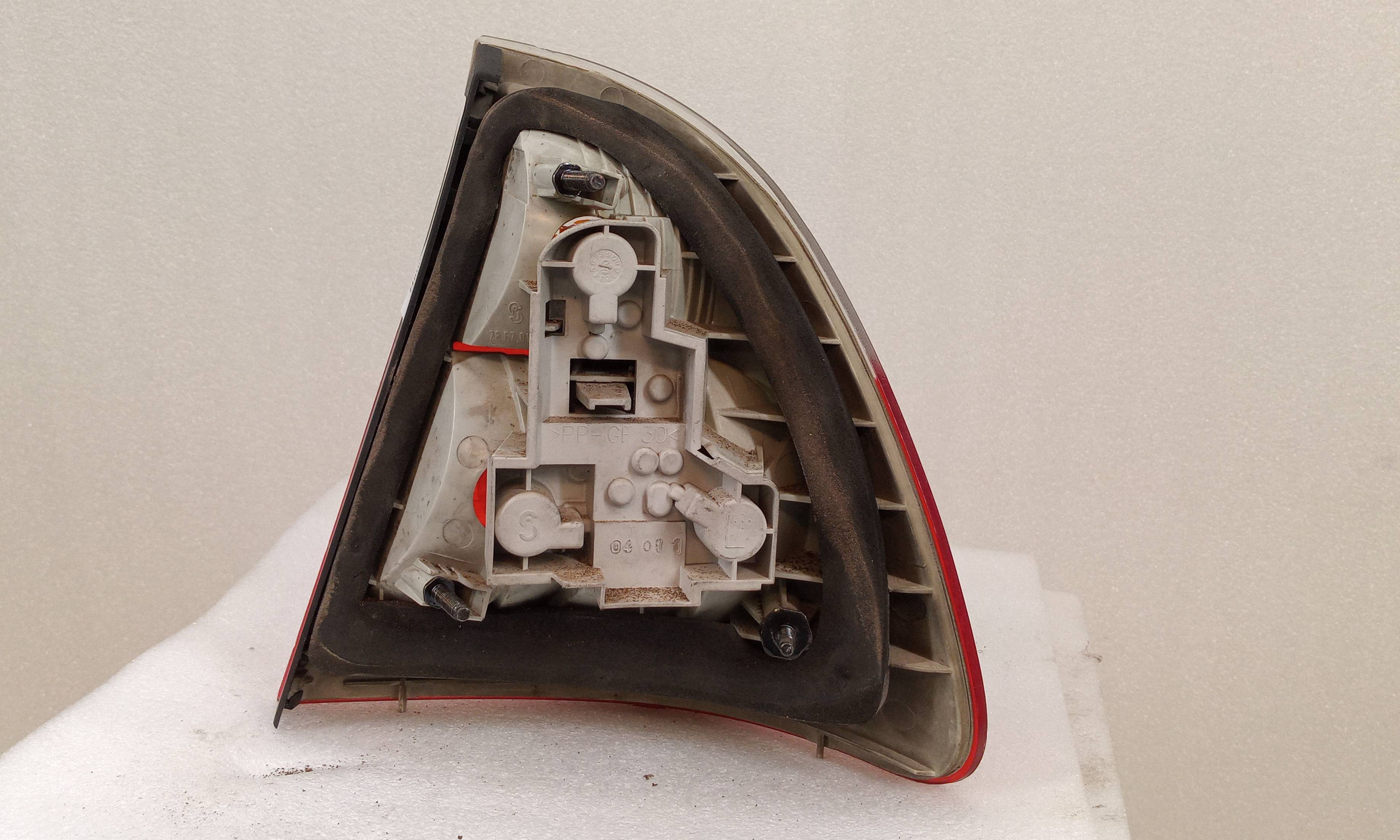 Piloto trasero izquierdo 346 K 632169056290602 de Bmw Serie 3 berlina (e46) 2003-2006 - pieza usada