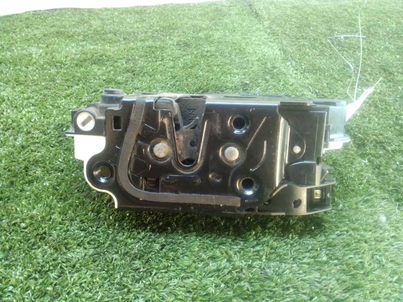 Rear door lock lh 6J0839015C de Seat Ibiza iv (6j5, 6p1) 2008-2010 105 CV - pieza usada