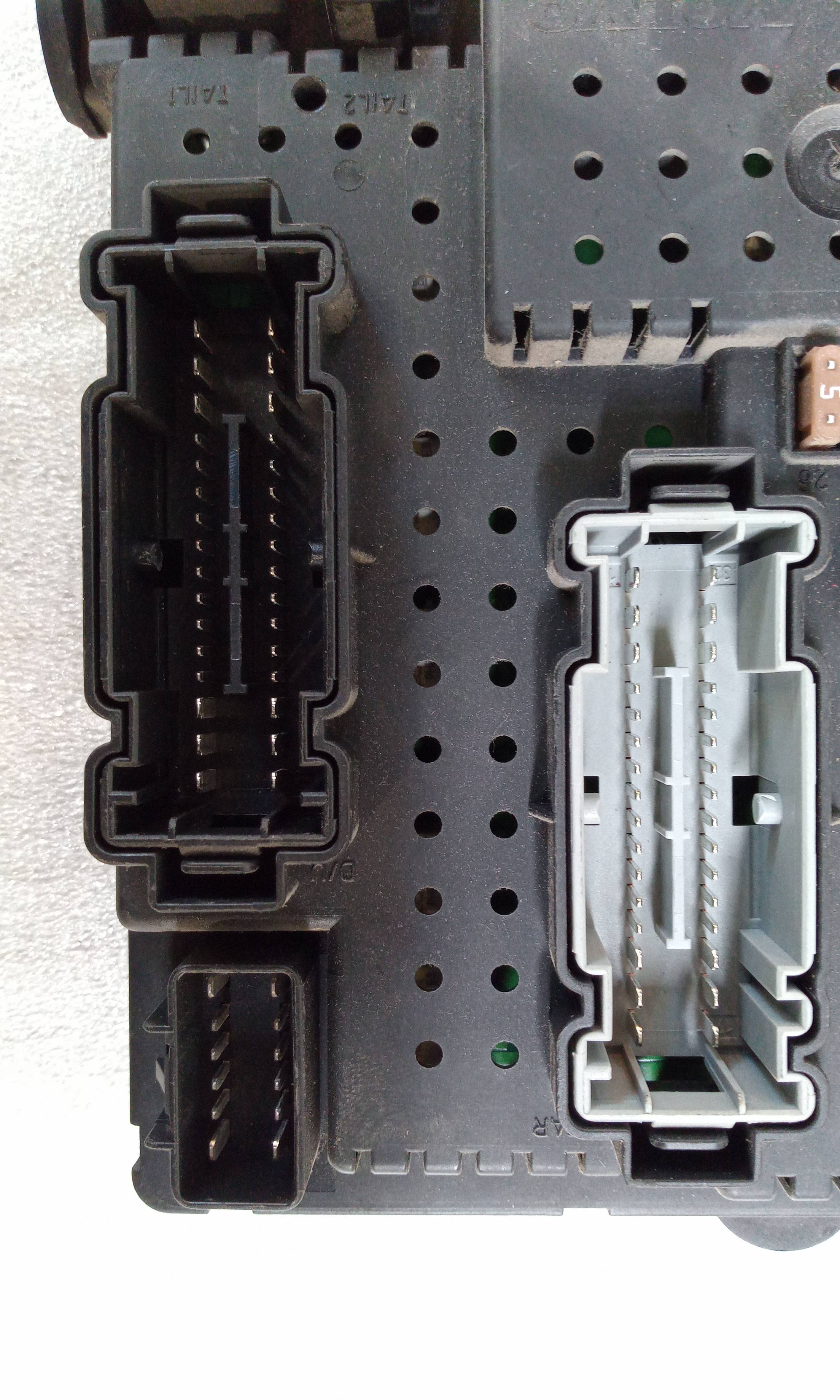 Fuse box D5244T4 30728273 de Volvo Xc90 i (275) 2002-2006 185 CV con 227000 km - pieza usada